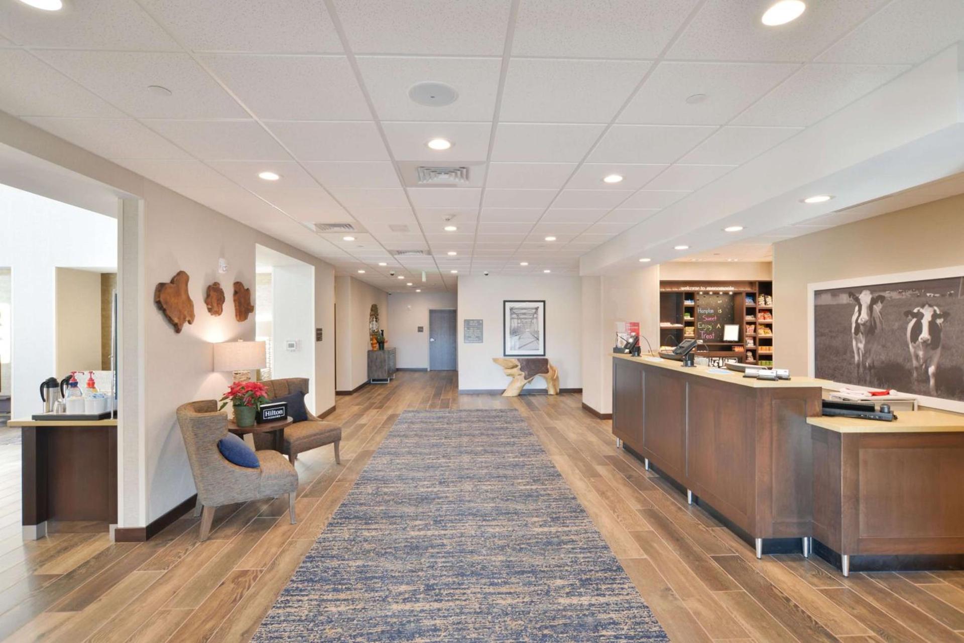 Hampton Inn & Suites Menomonie-UW Stout photo 17
