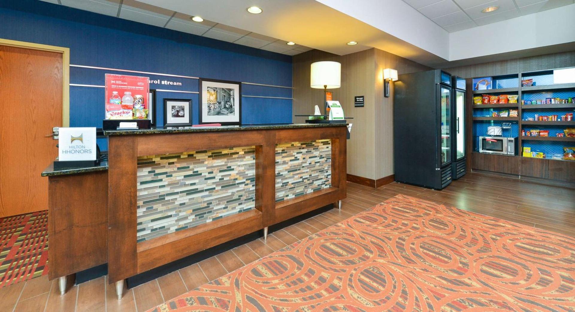 Hampton Inn Chicago-Carol Stream photo 3