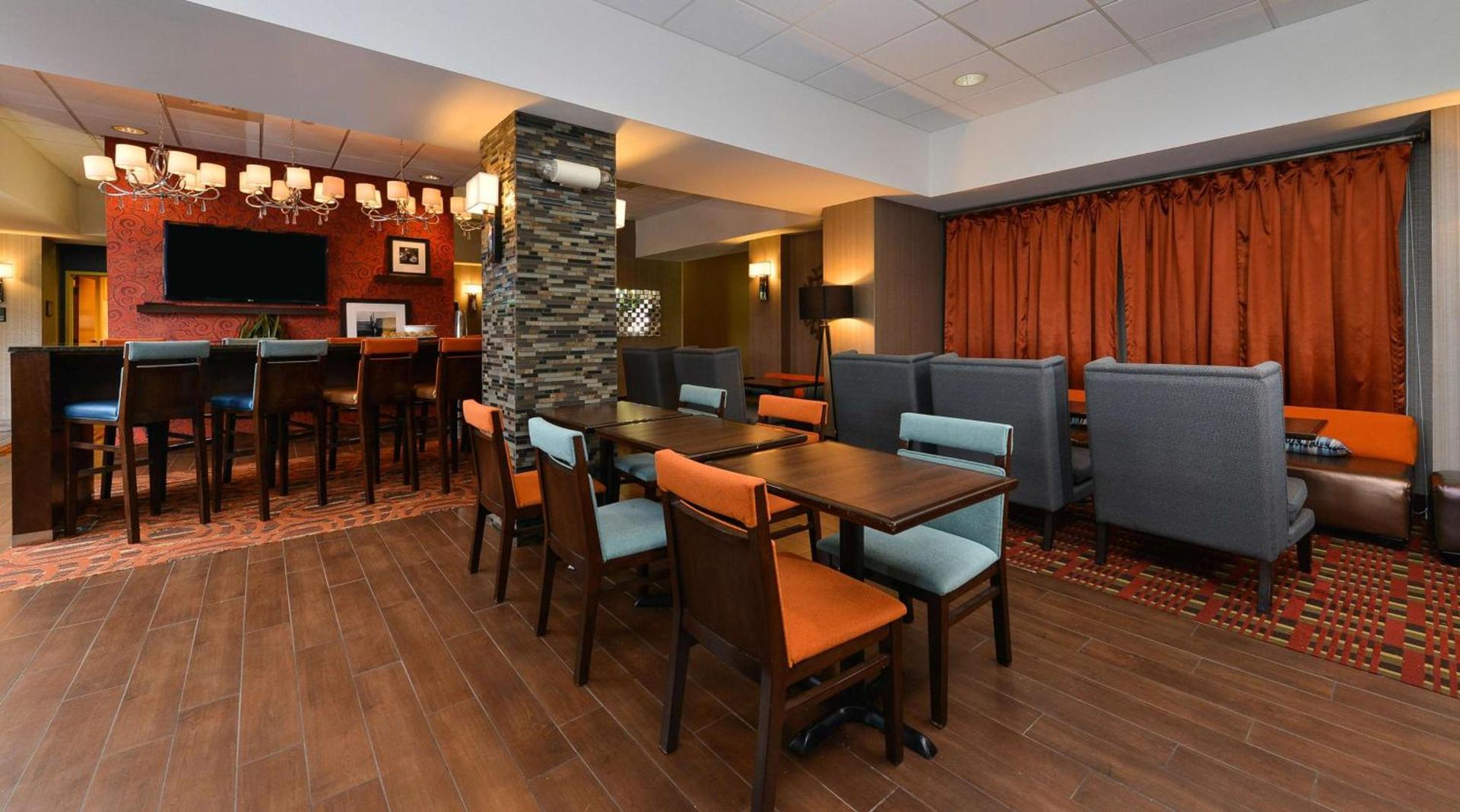 Hampton Inn Chicago-Carol Stream photo 2