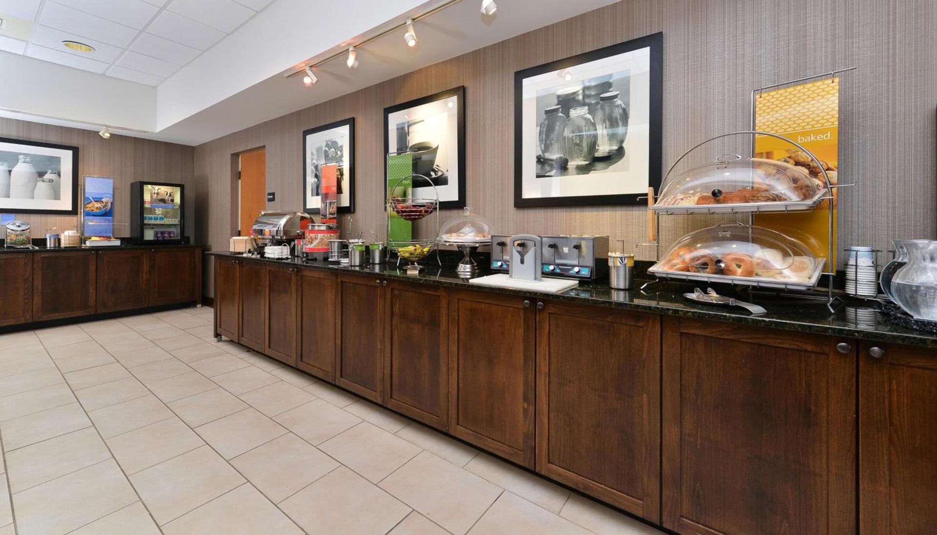 Hampton Inn Chicago-Carol Stream photo 6