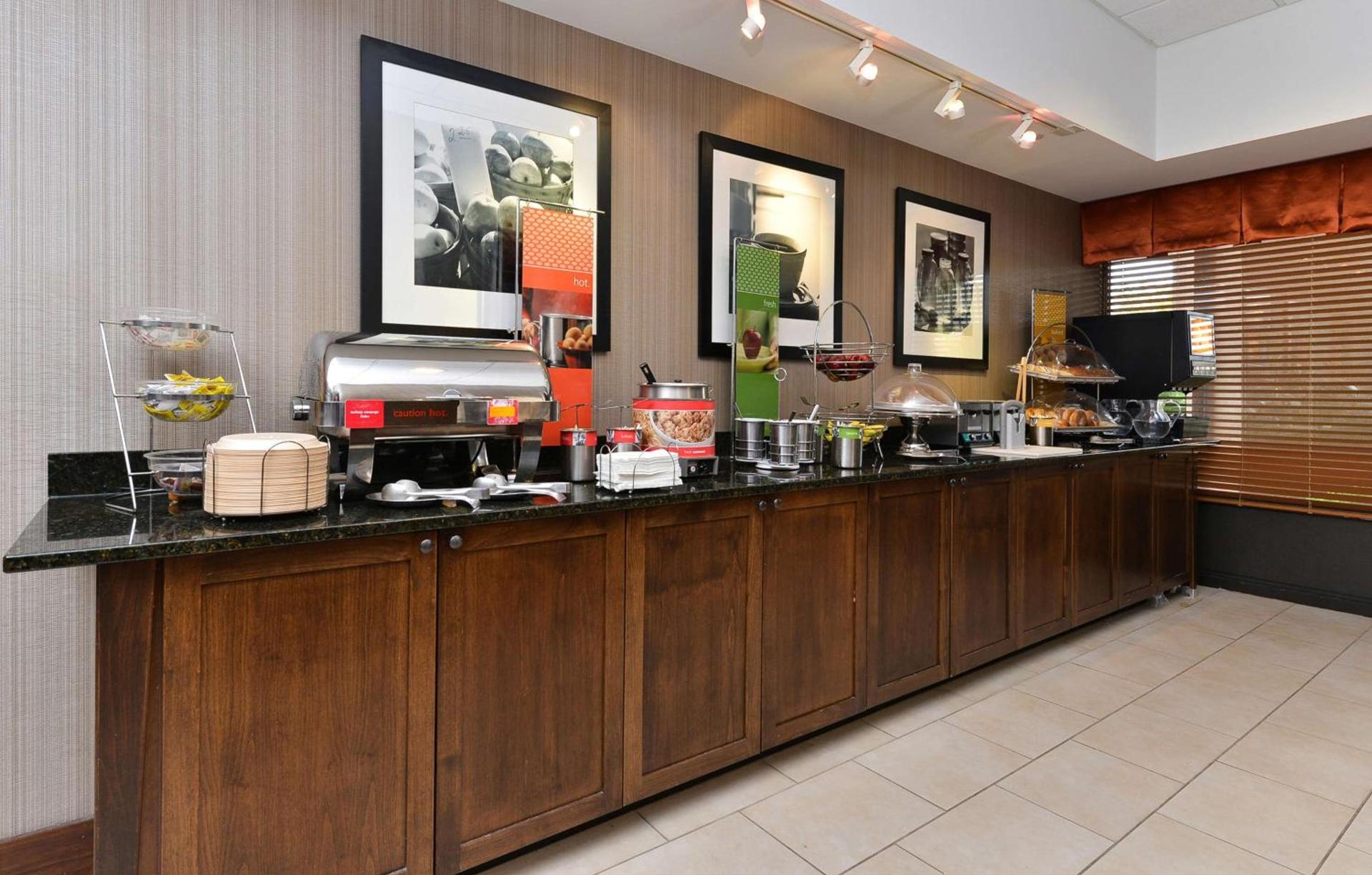 Hampton Inn Chicago-Carol Stream photo 5