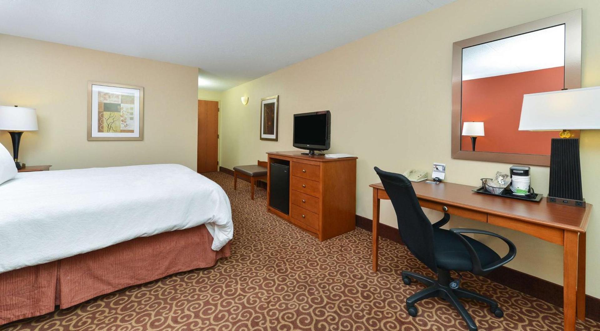 Hampton Inn Chicago-Carol Stream photo 13