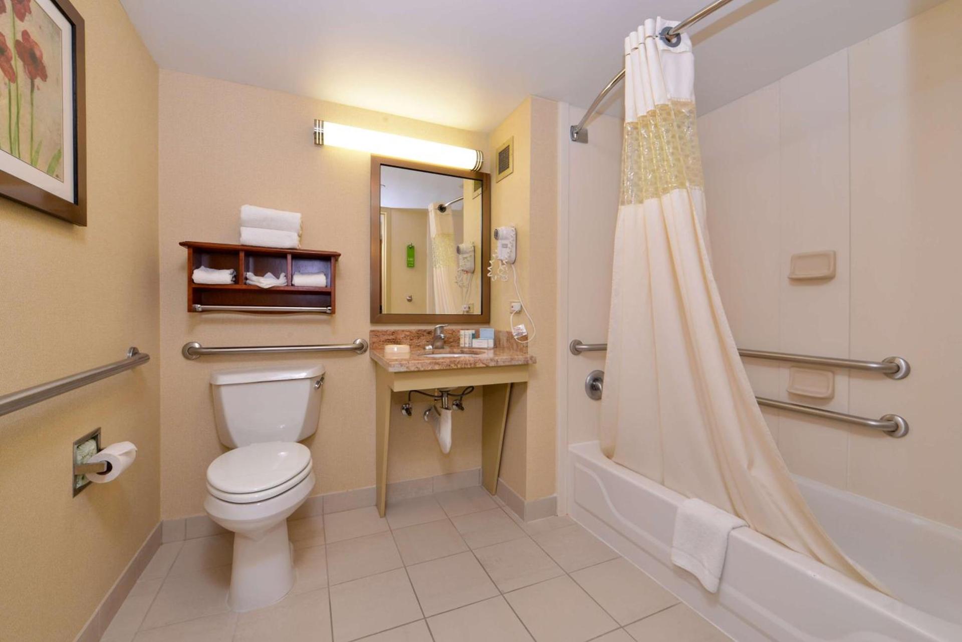 Hampton Inn Chicago-Carol Stream photo 18