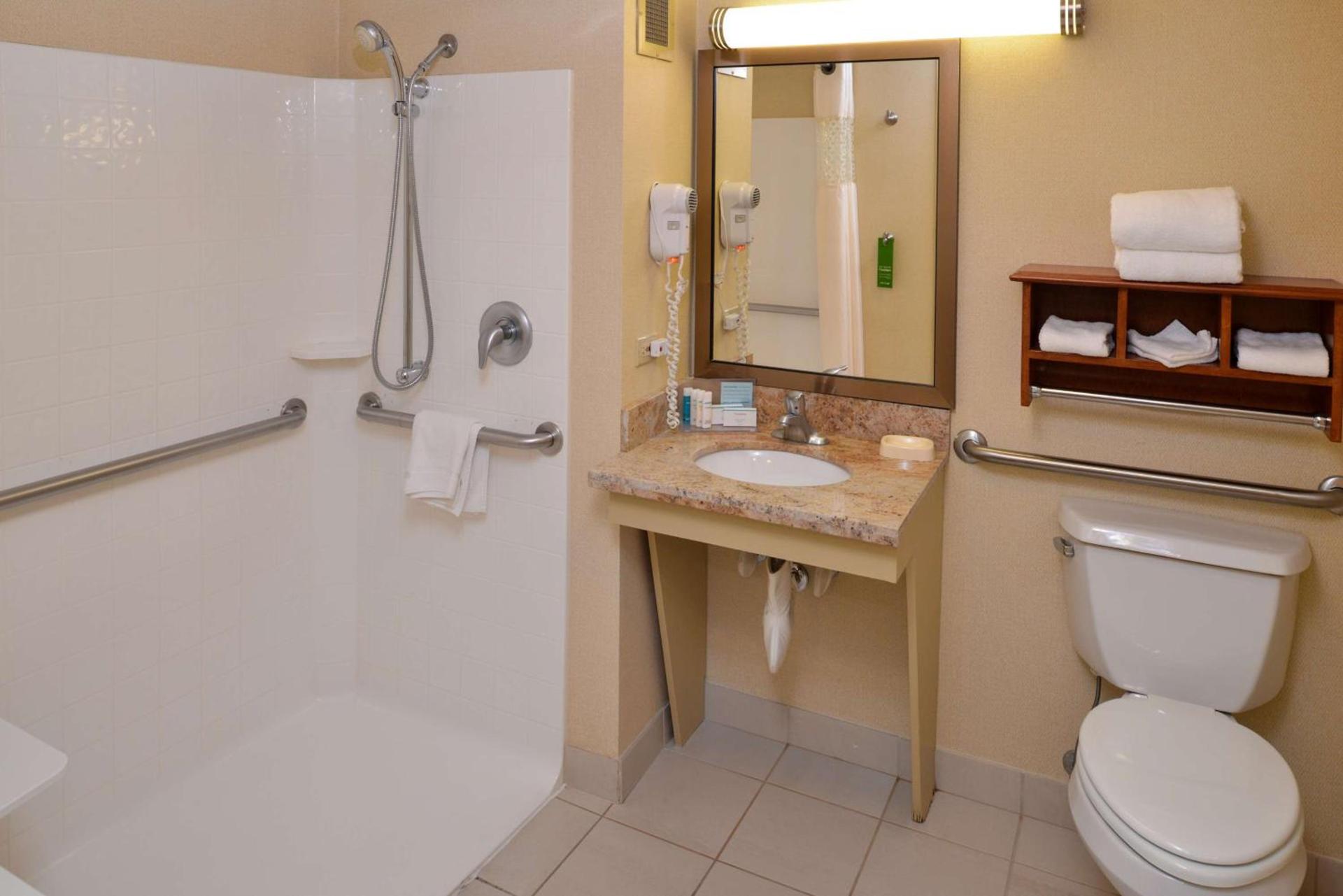 Hampton Inn Chicago-Carol Stream photo 19