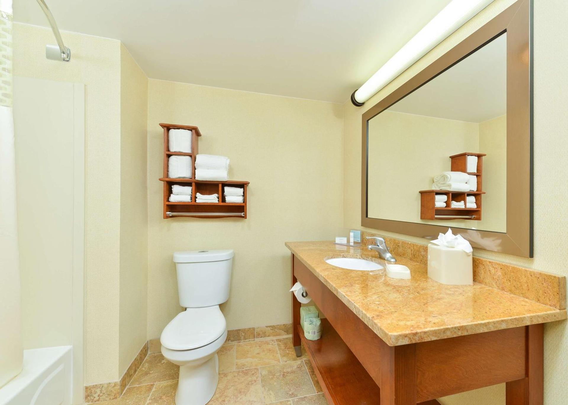 Hampton Inn Chicago-Carol Stream photo 20