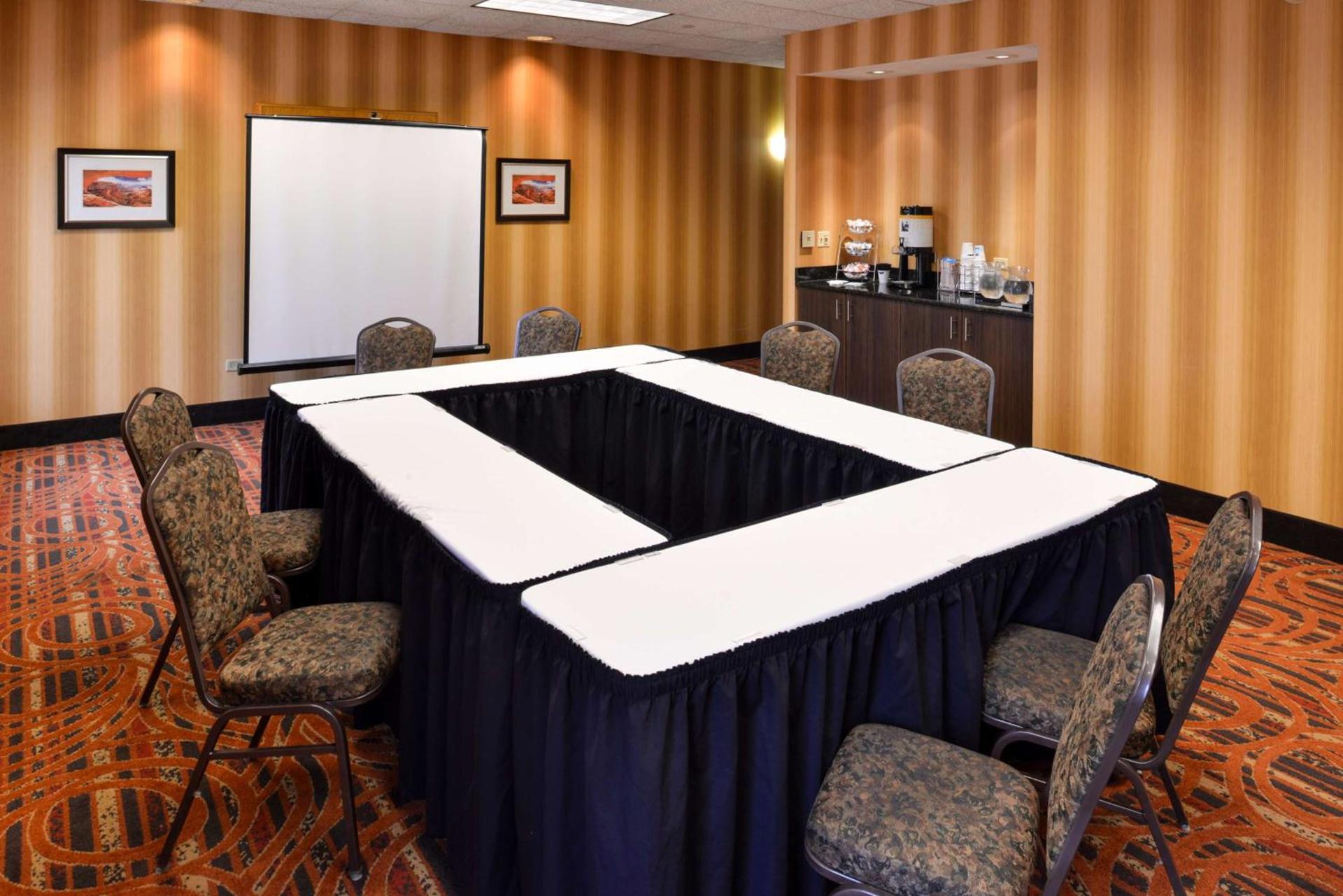 Hampton Inn Chicago-Carol Stream photo 22