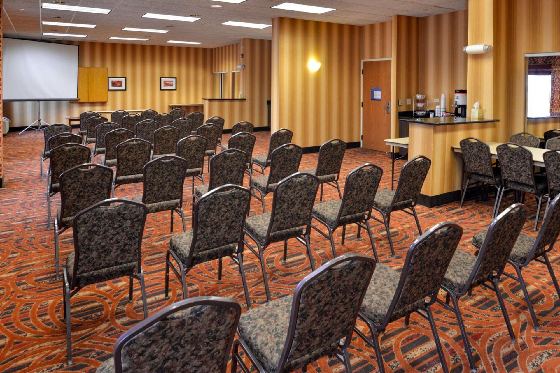 Hampton Inn Chicago-Carol Stream photo 23