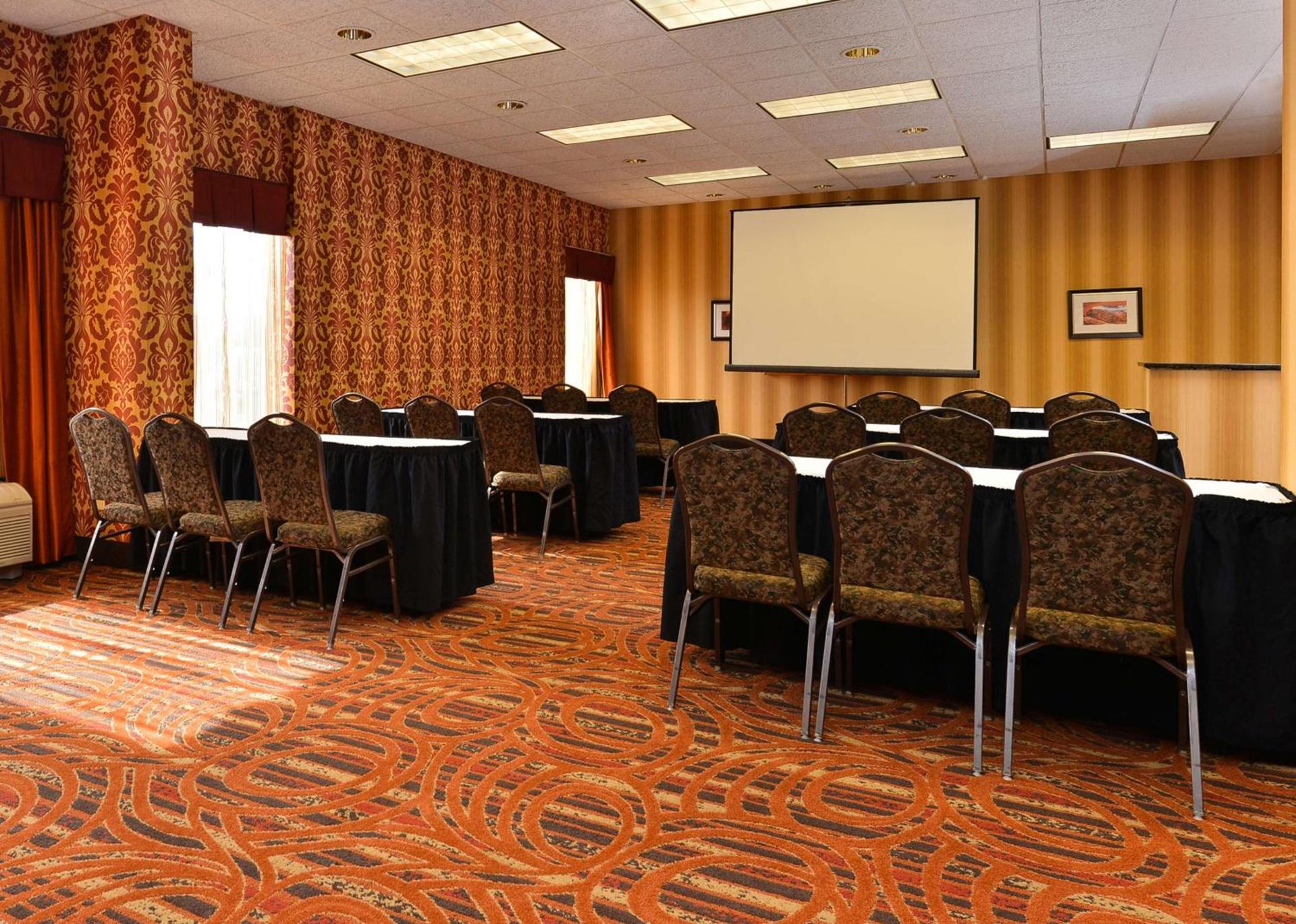 Hampton Inn Chicago-Carol Stream photo 25