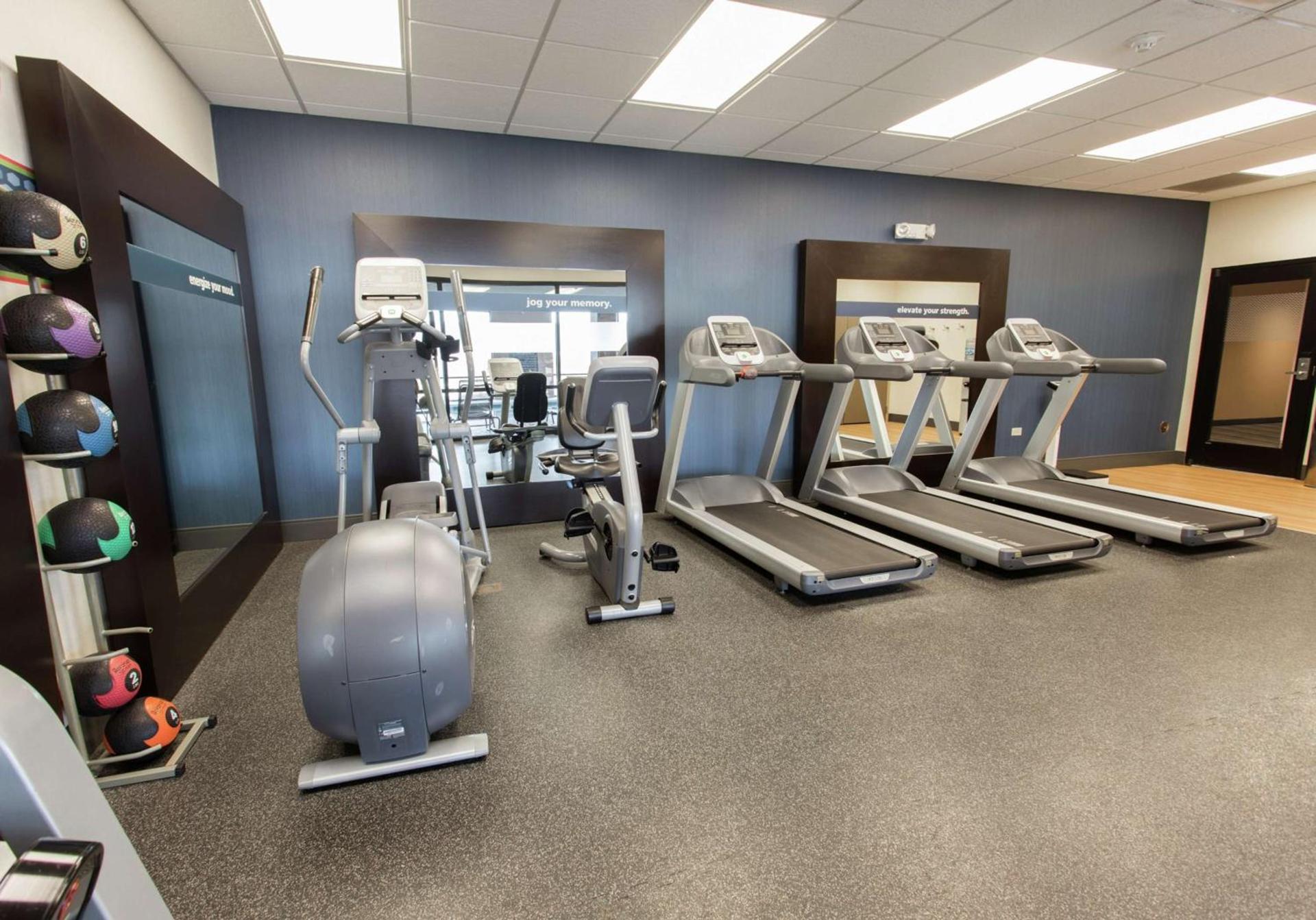Hampton Inn & Suites Chicago Deer Park photo 15