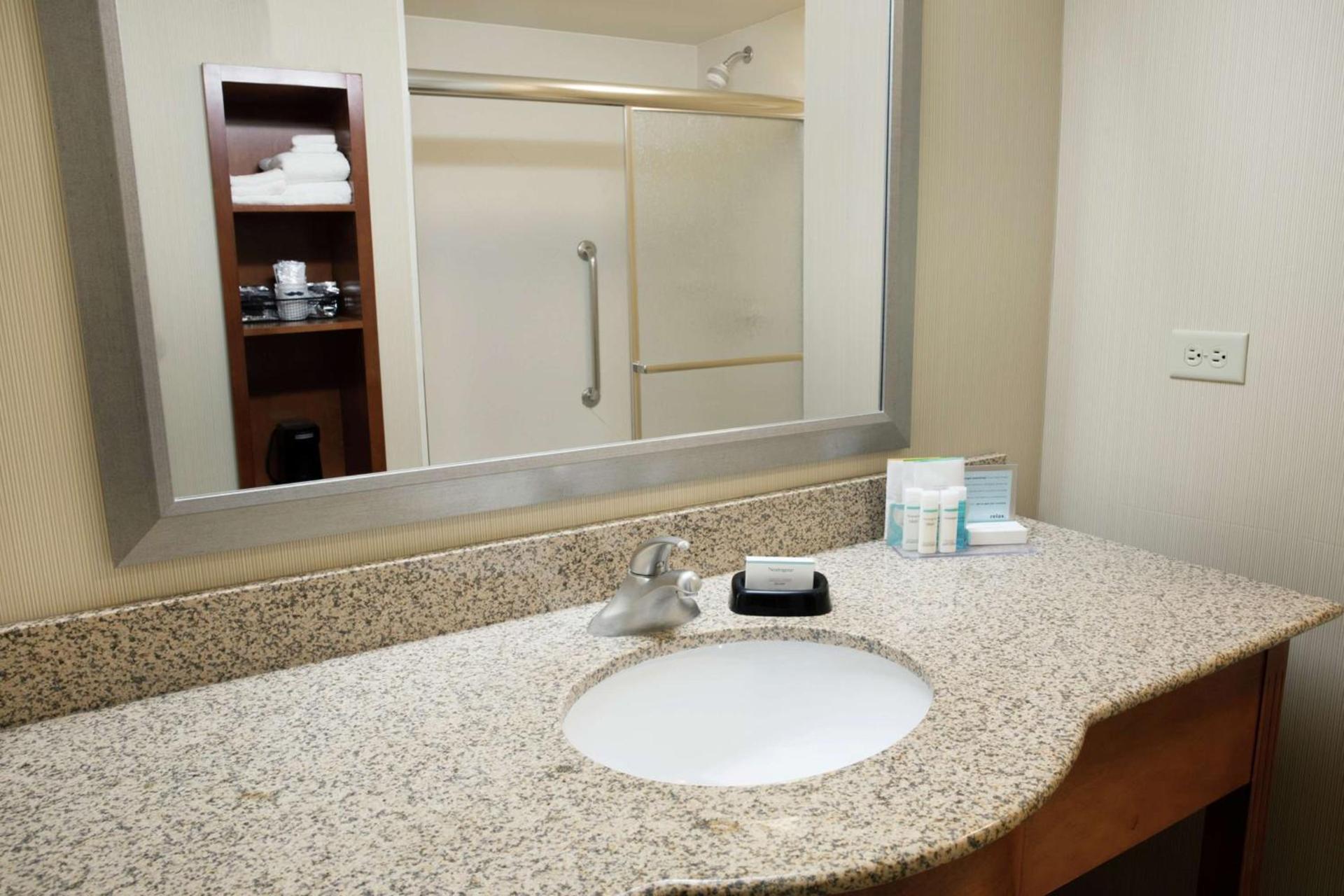Hampton Inn & Suites Chicago Deer Park photo 27