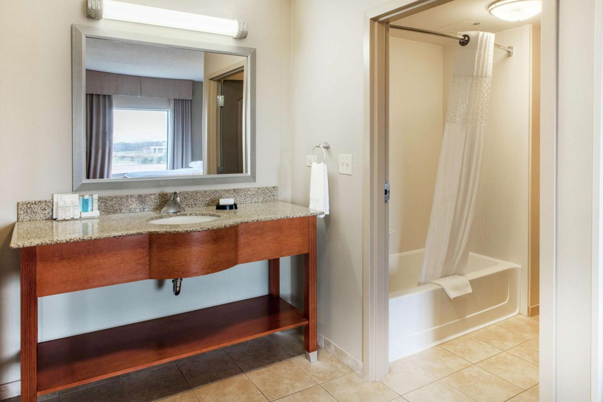 Hampton Inn & Suites Chicago Deer Park photo 36