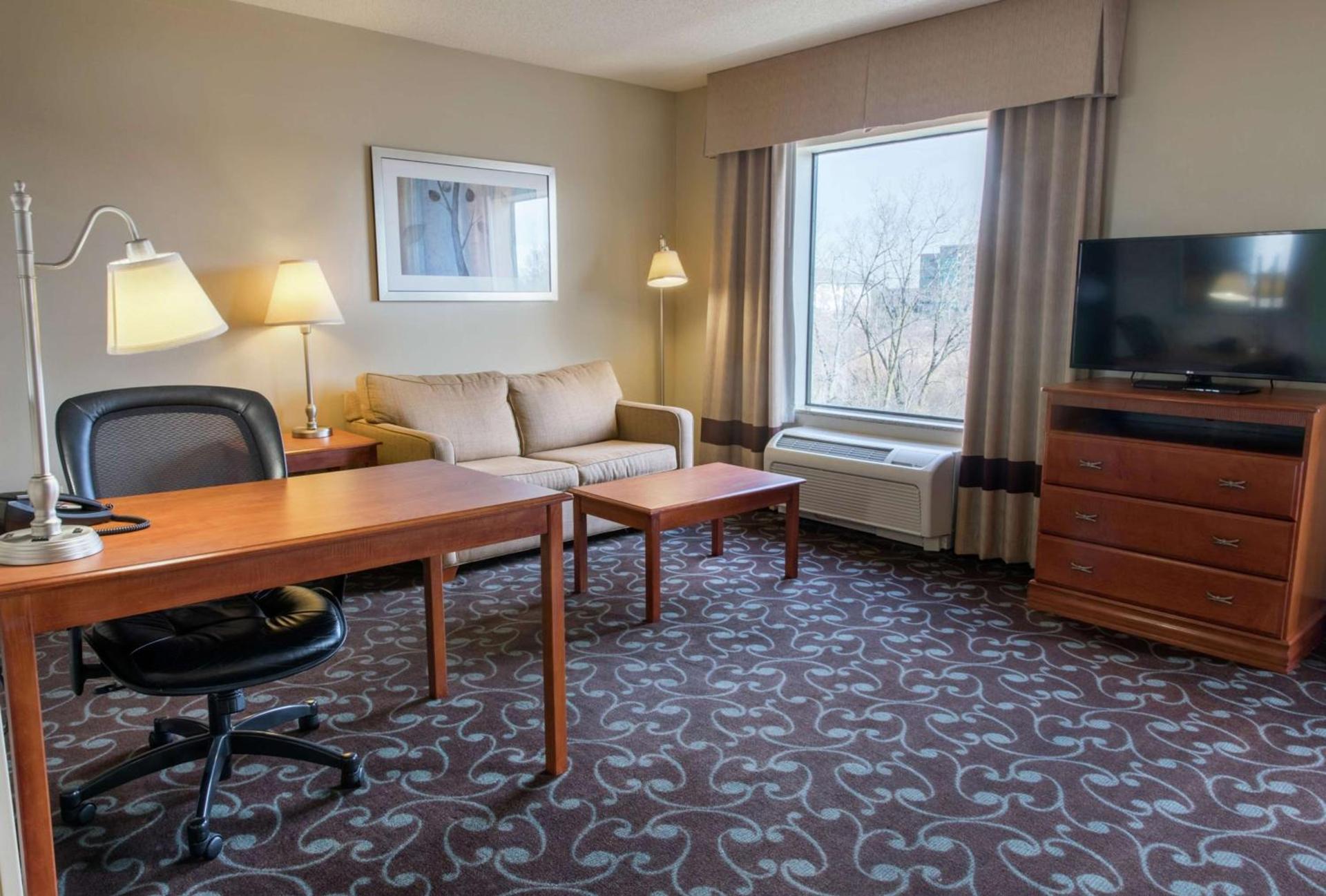 Hampton Inn & Suites Chicago Deer Park photo 37