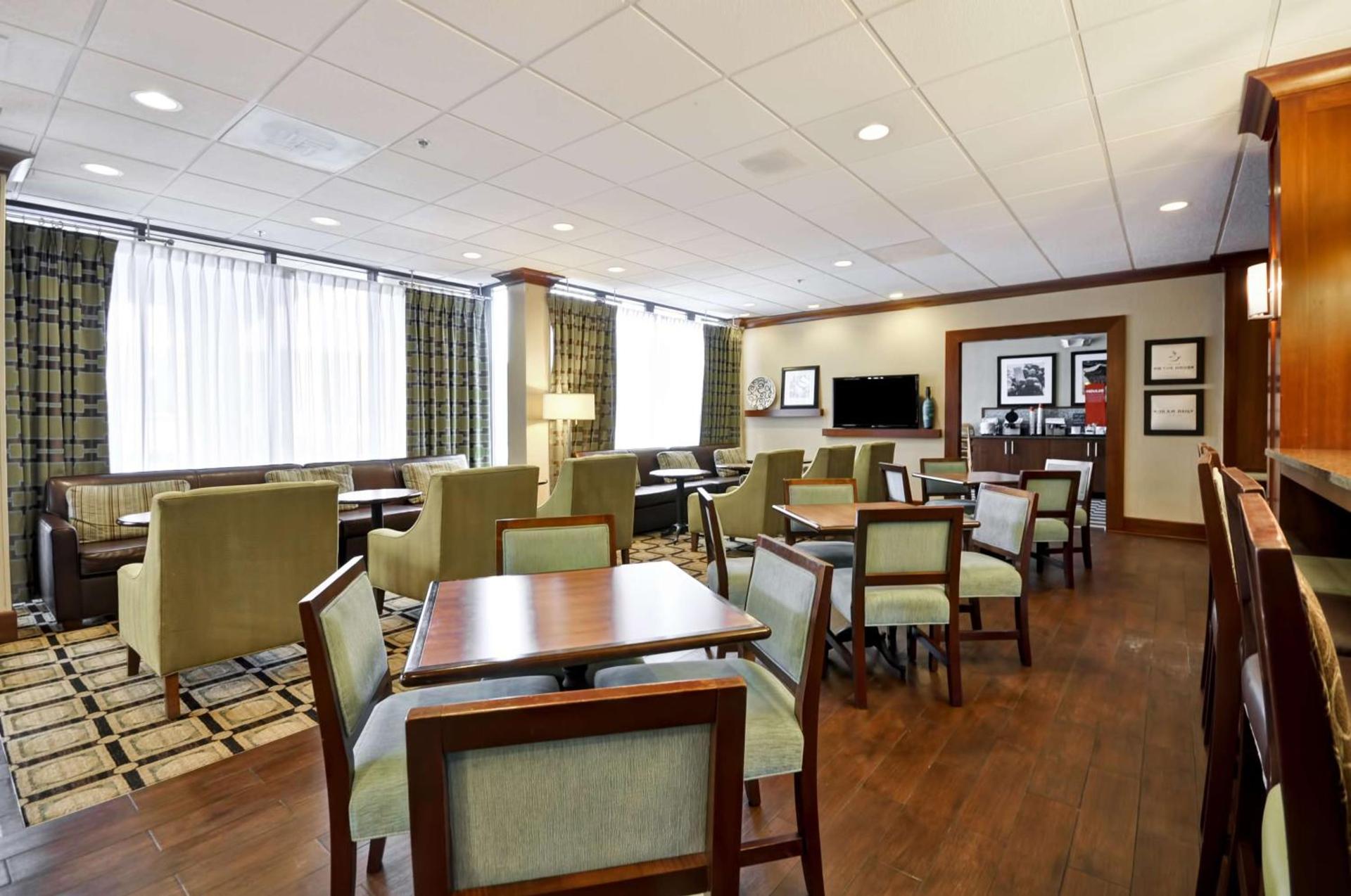 Hampton Inn Chicago-Gurnee photo 9