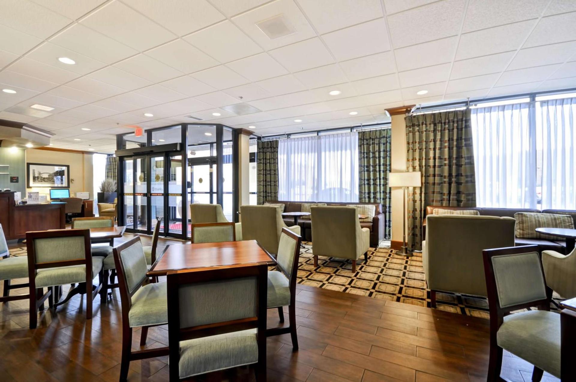 Hampton Inn Chicago-Gurnee photo 13