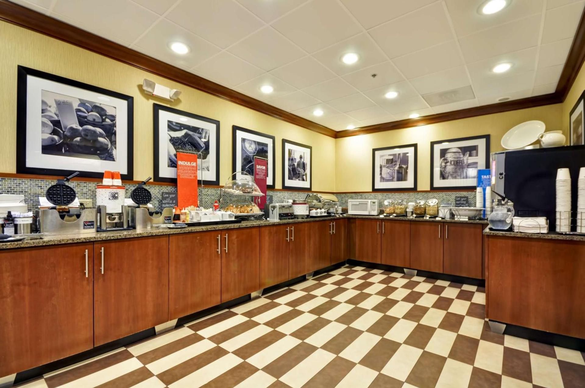 Hampton Inn Chicago-Gurnee photo 17