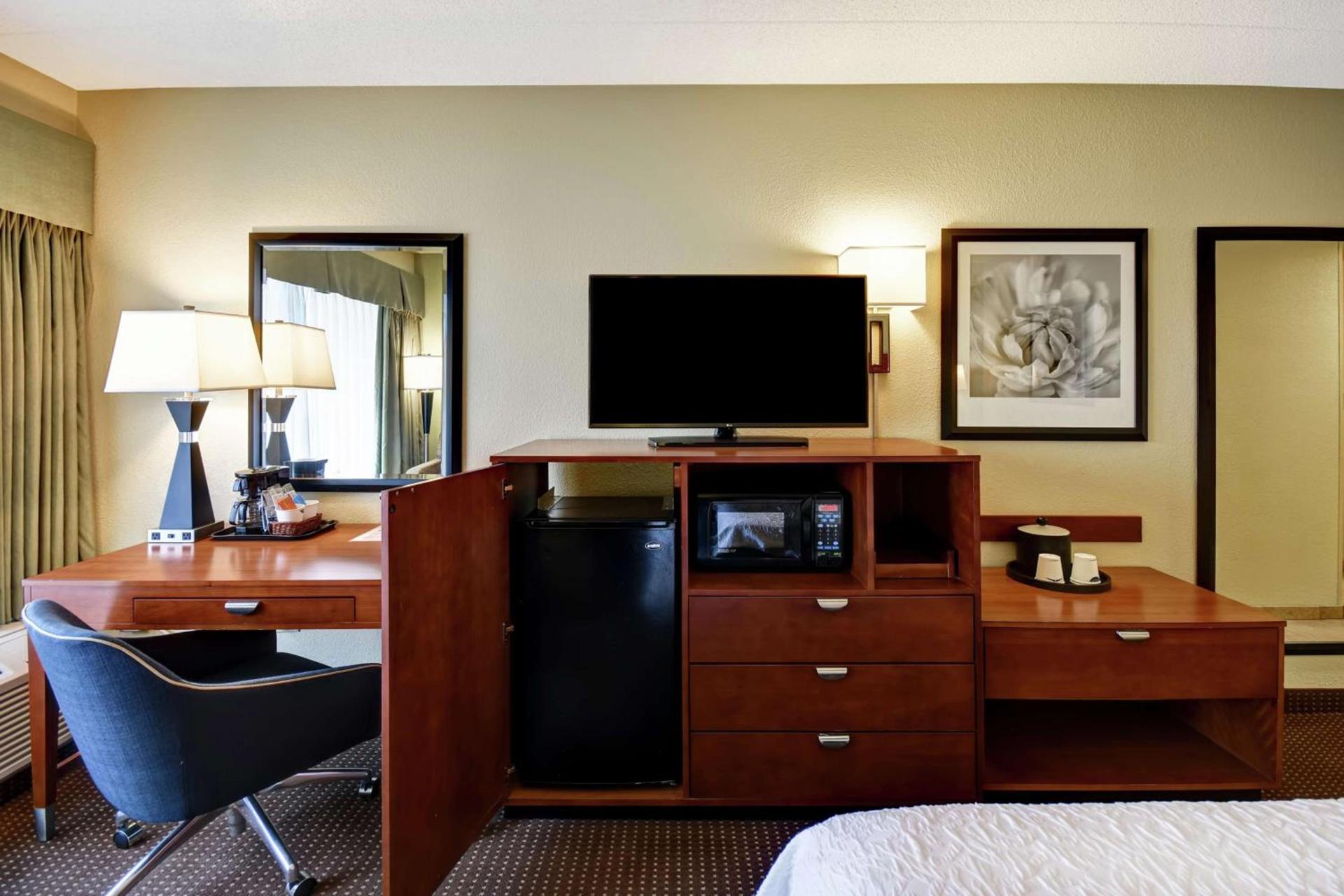 Hampton Inn Chicago-Gurnee photo 21
