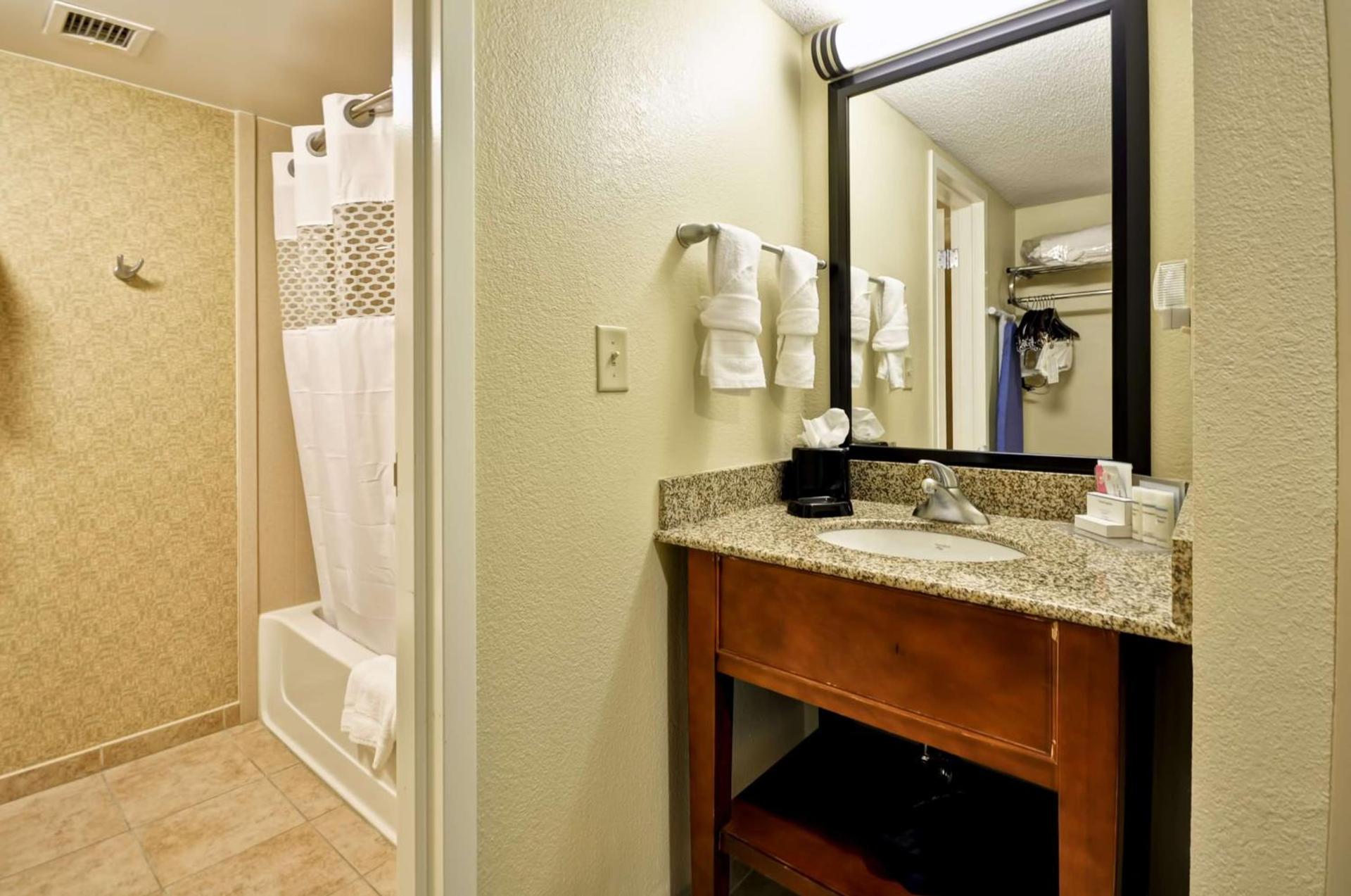 Hampton Inn Chicago-Gurnee photo 31