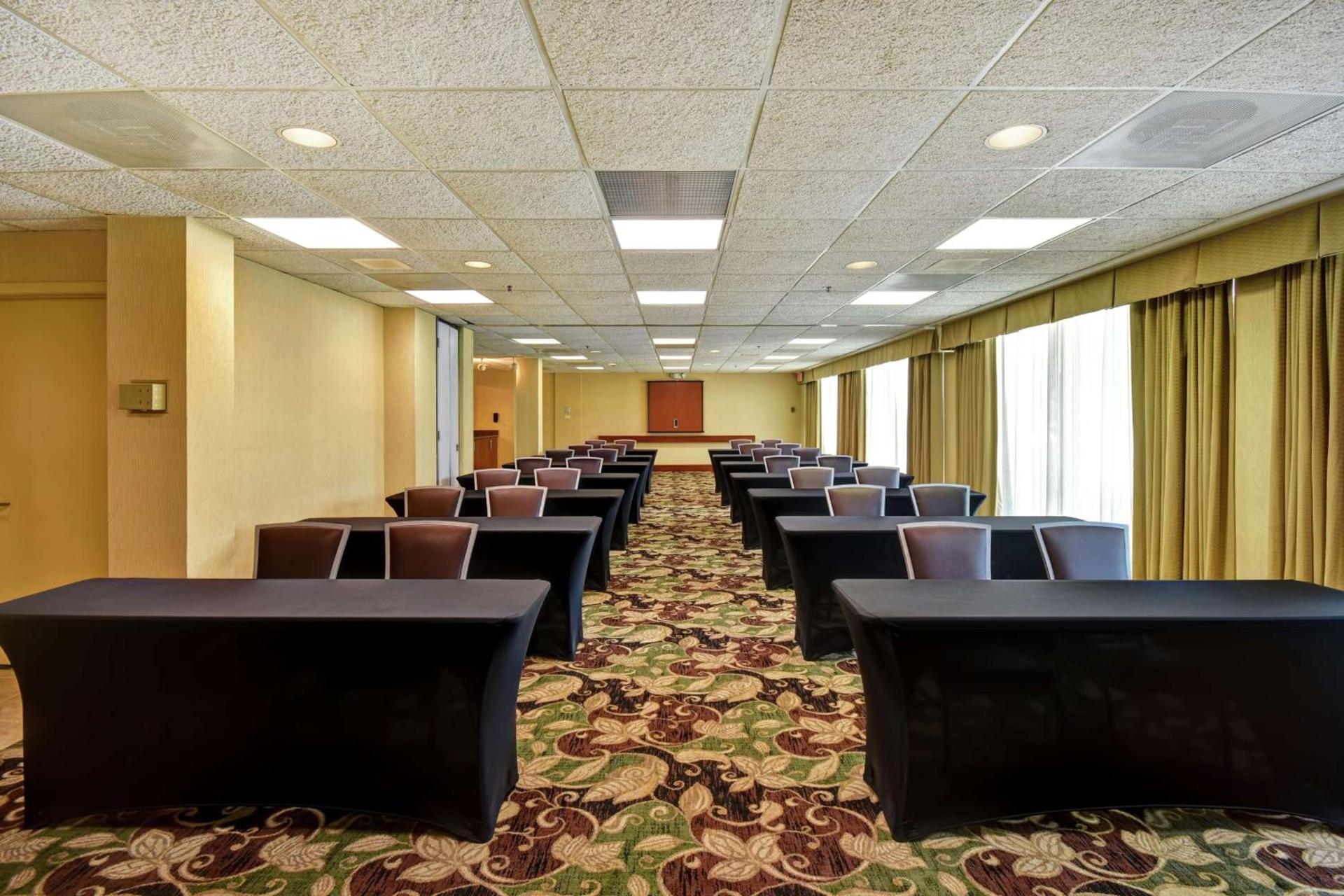 Hampton Inn Chicago-Gurnee photo 32