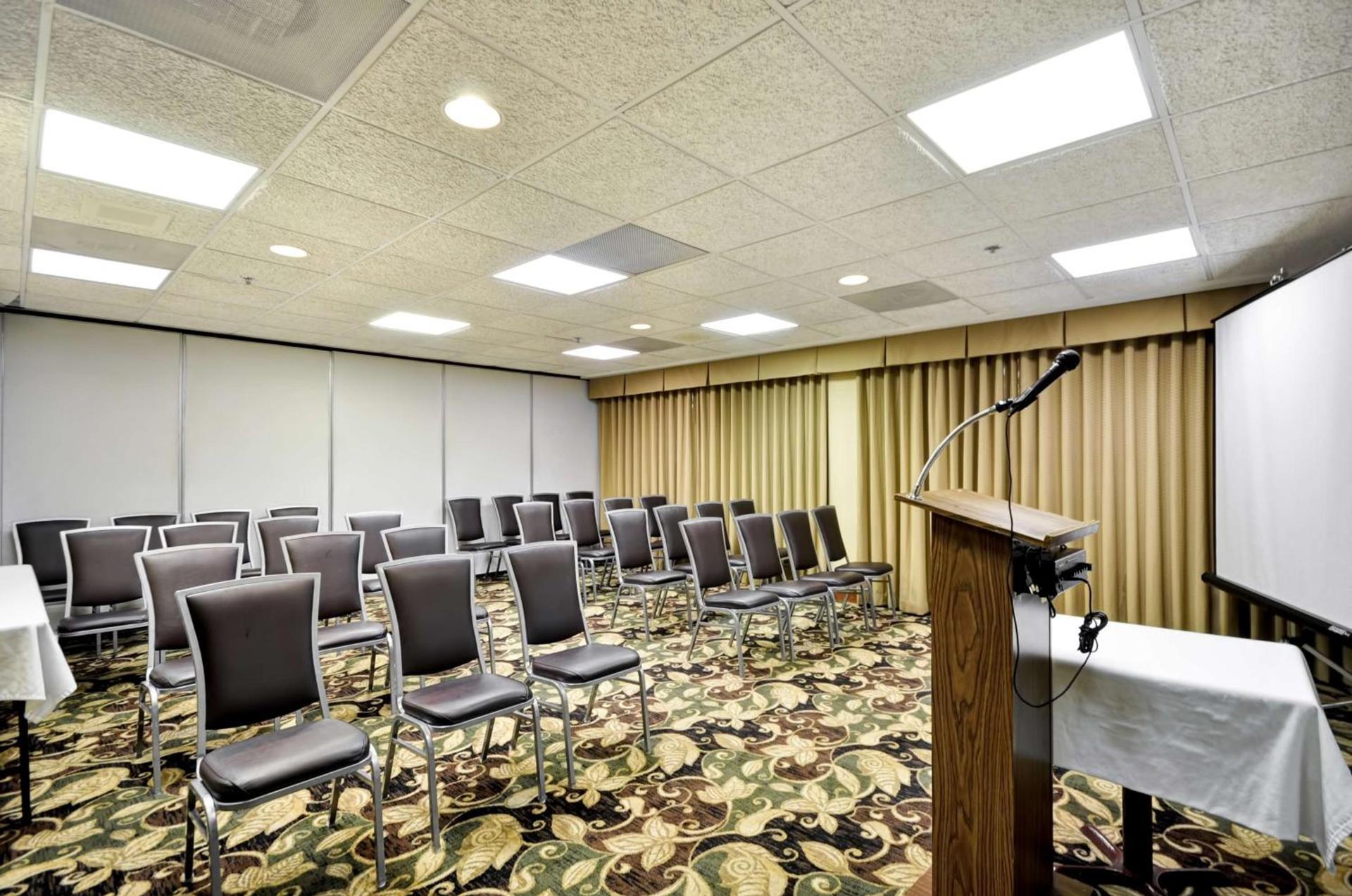Hampton Inn Chicago-Gurnee photo 33