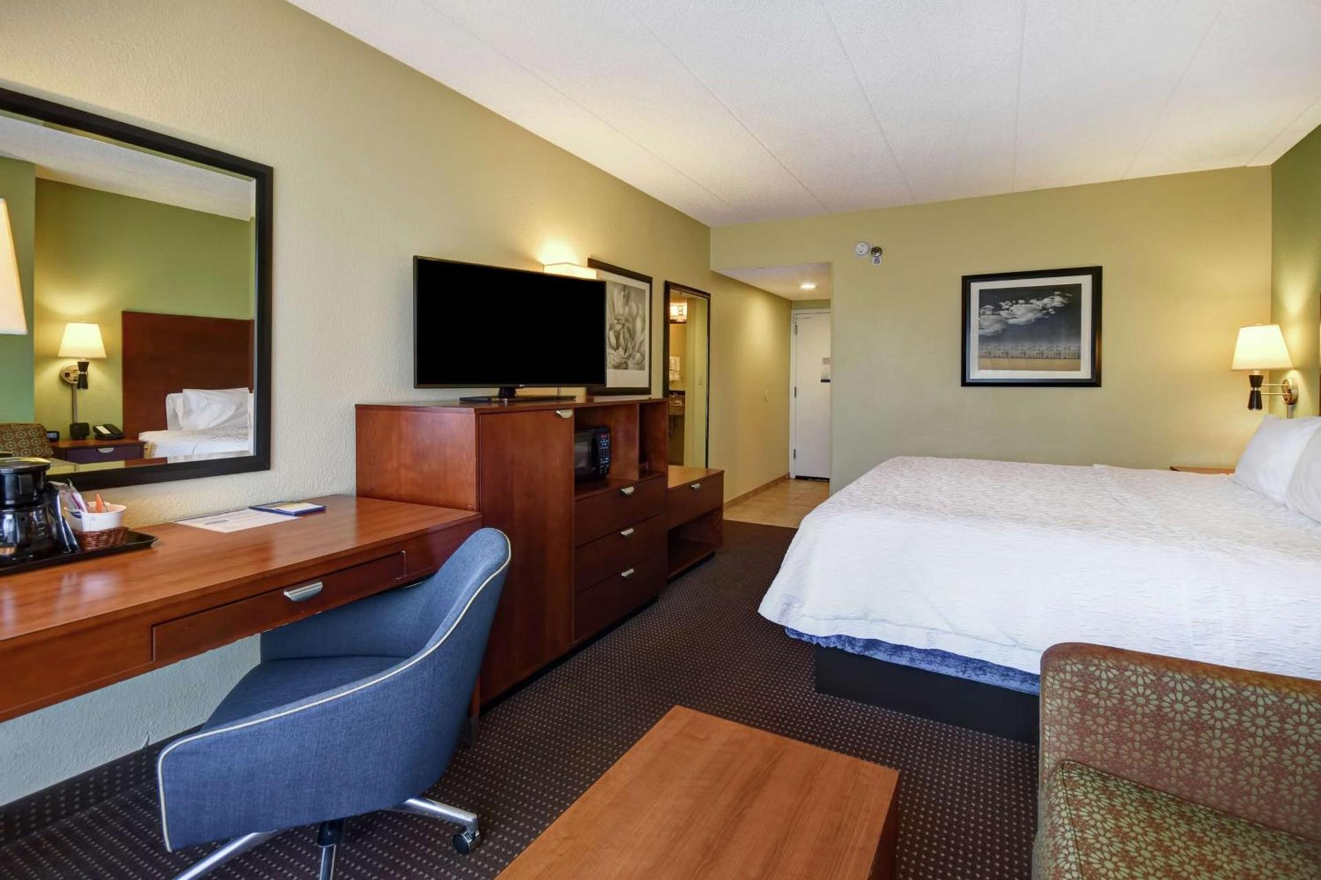 Hampton Inn Chicago-Gurnee photo 35