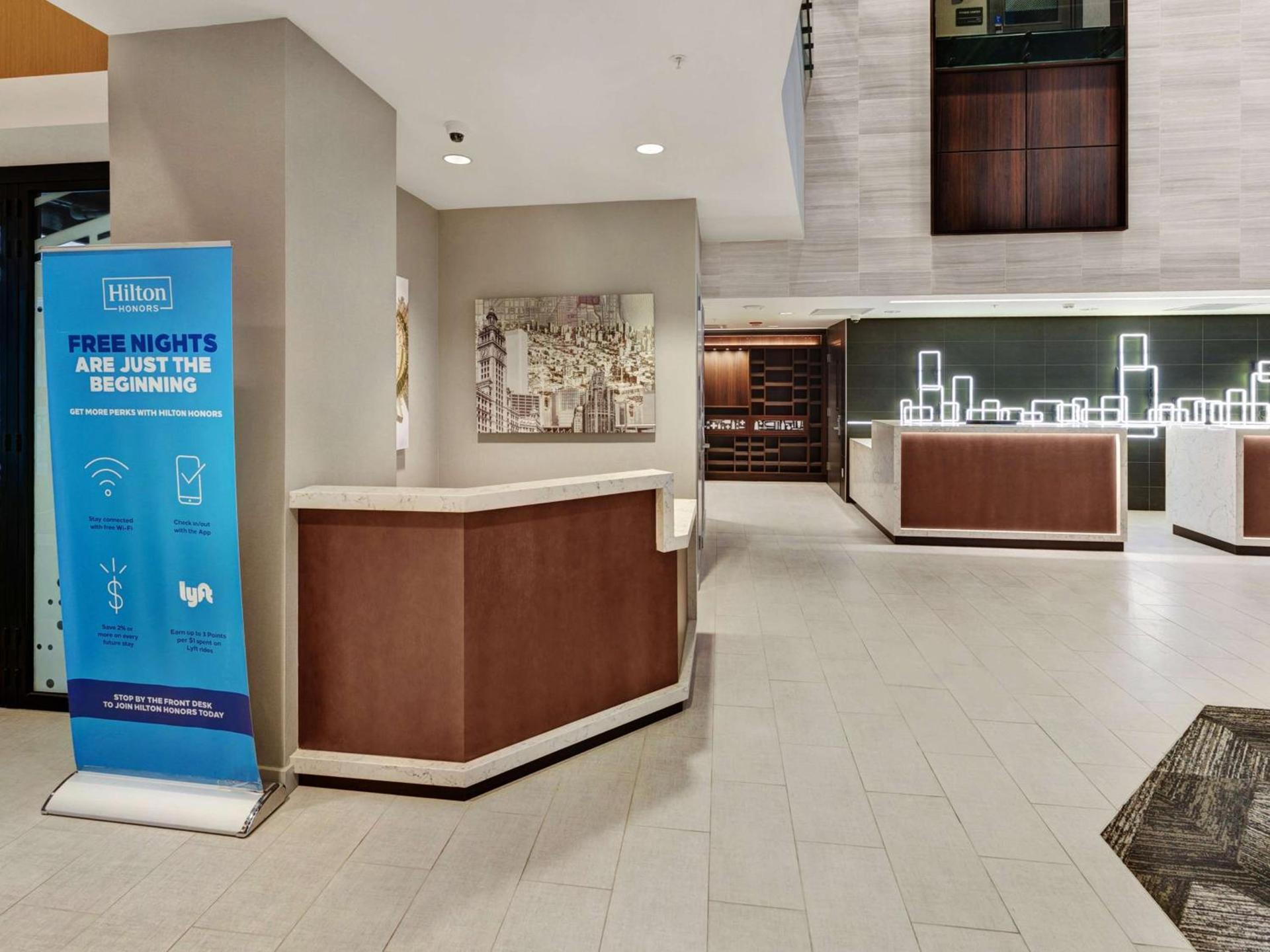 Hampton Inn & Suites Chicago-Downtown photo 9