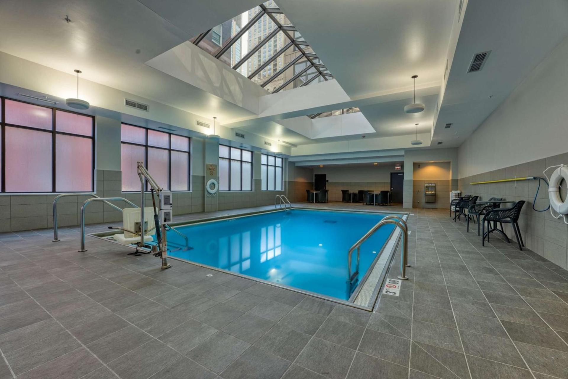 Hampton Inn & Suites Chicago-Downtown photo 14