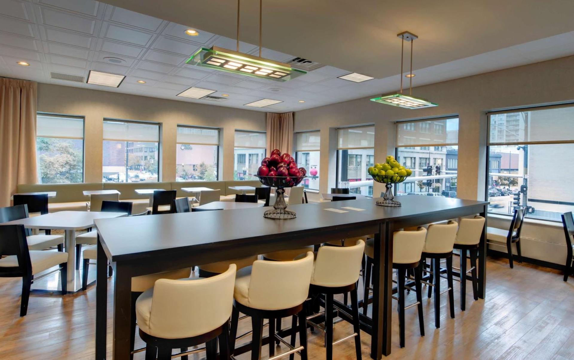Hampton Inn & Suites Chicago-Downtown photo 16
