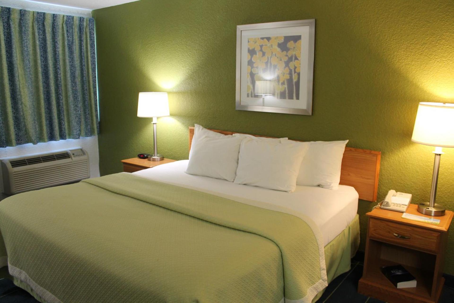 Days Inn & Suites by Wyndham Bridgeport - Clarksburg photo 25