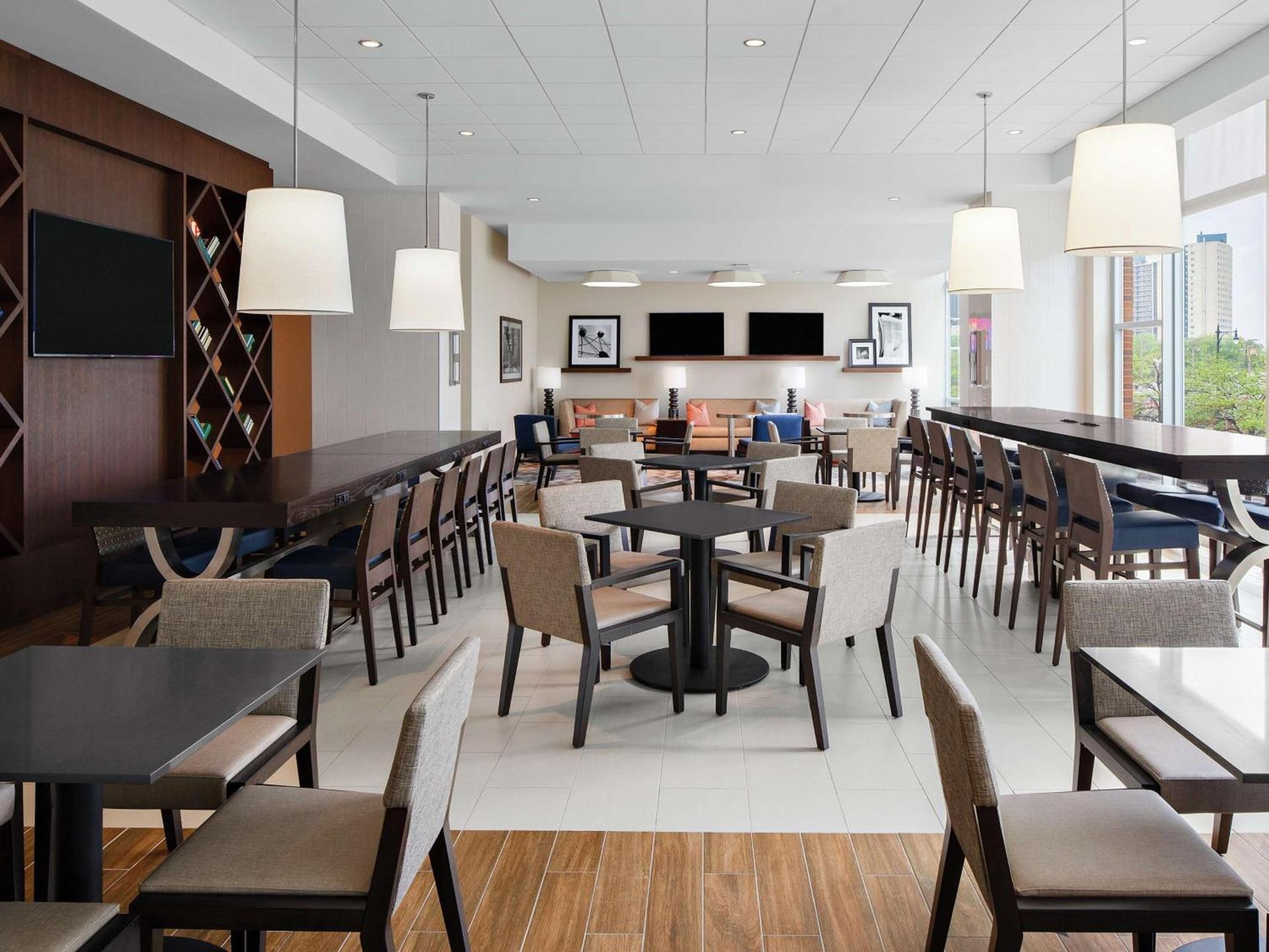 Hampton Inn Chicago McCormick Place photo 50