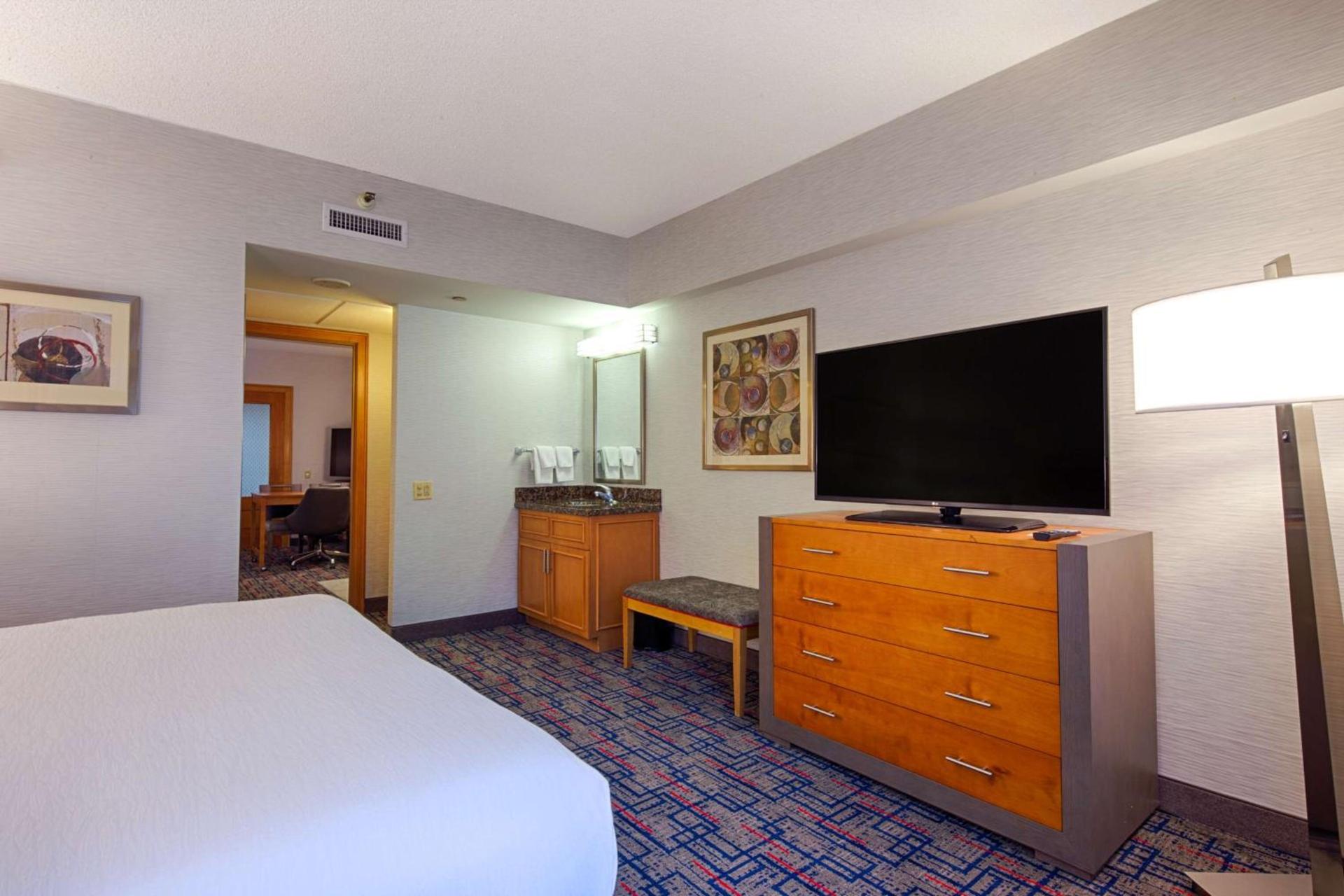 Embassy Suites by Hilton Chicago O'Hare Rosemont photo 18