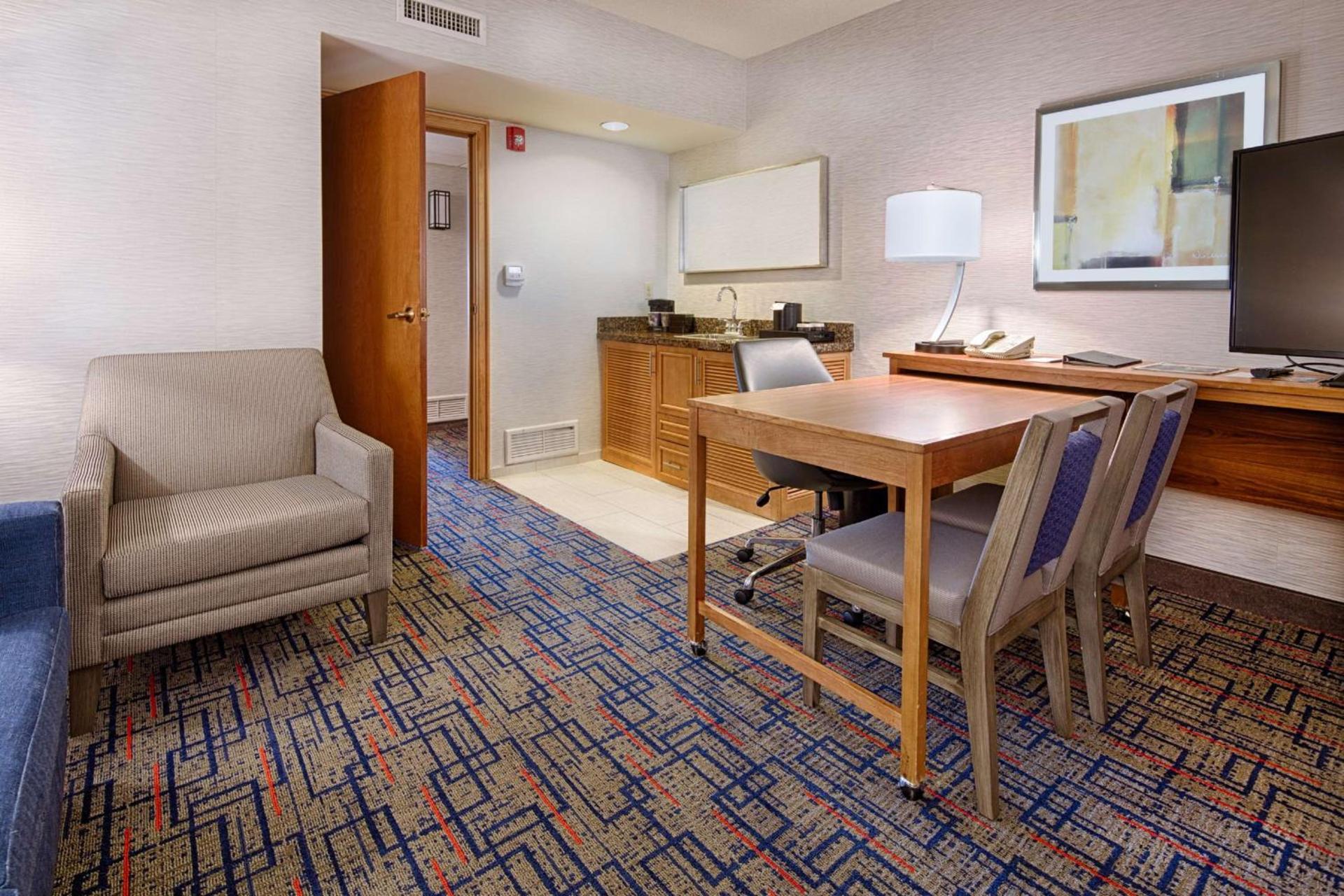 Embassy Suites by Hilton Chicago O'Hare Rosemont photo 23