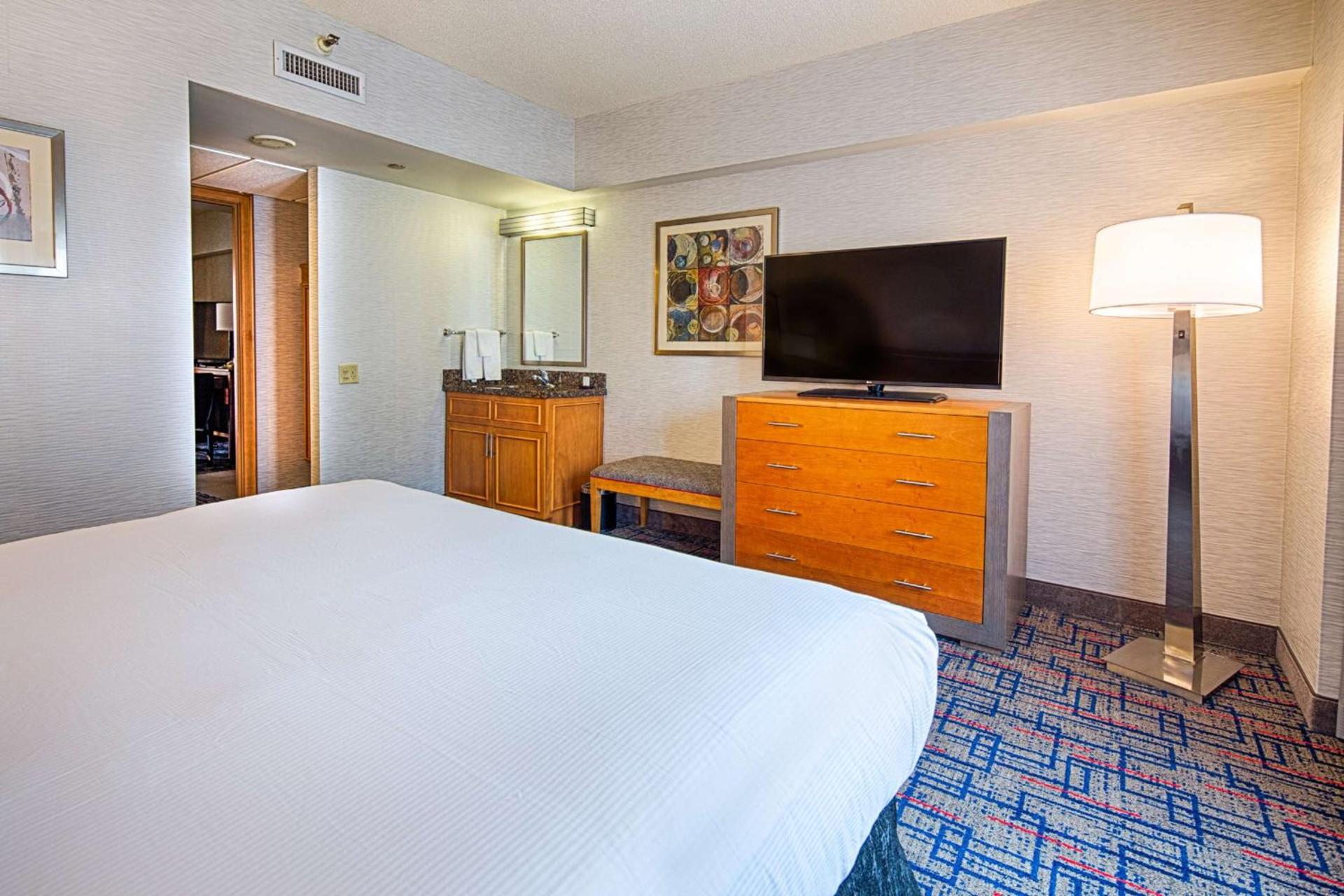 Embassy Suites by Hilton Chicago O'Hare Rosemont photo 40