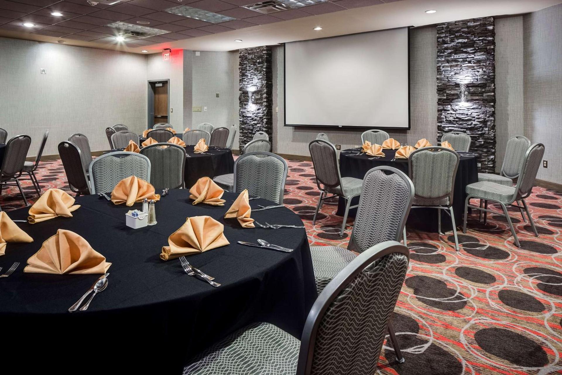 Hampton Inn Iowa City/Coralville photo 31