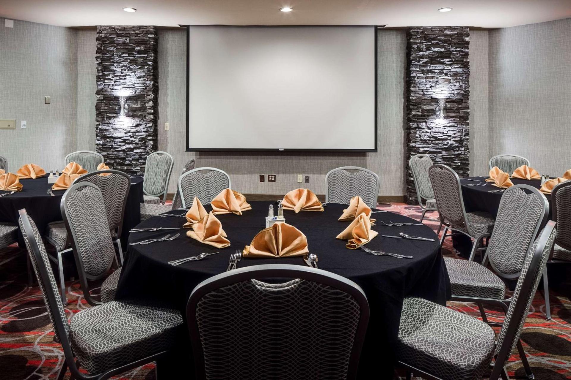 Hampton Inn Iowa City/Coralville photo 33