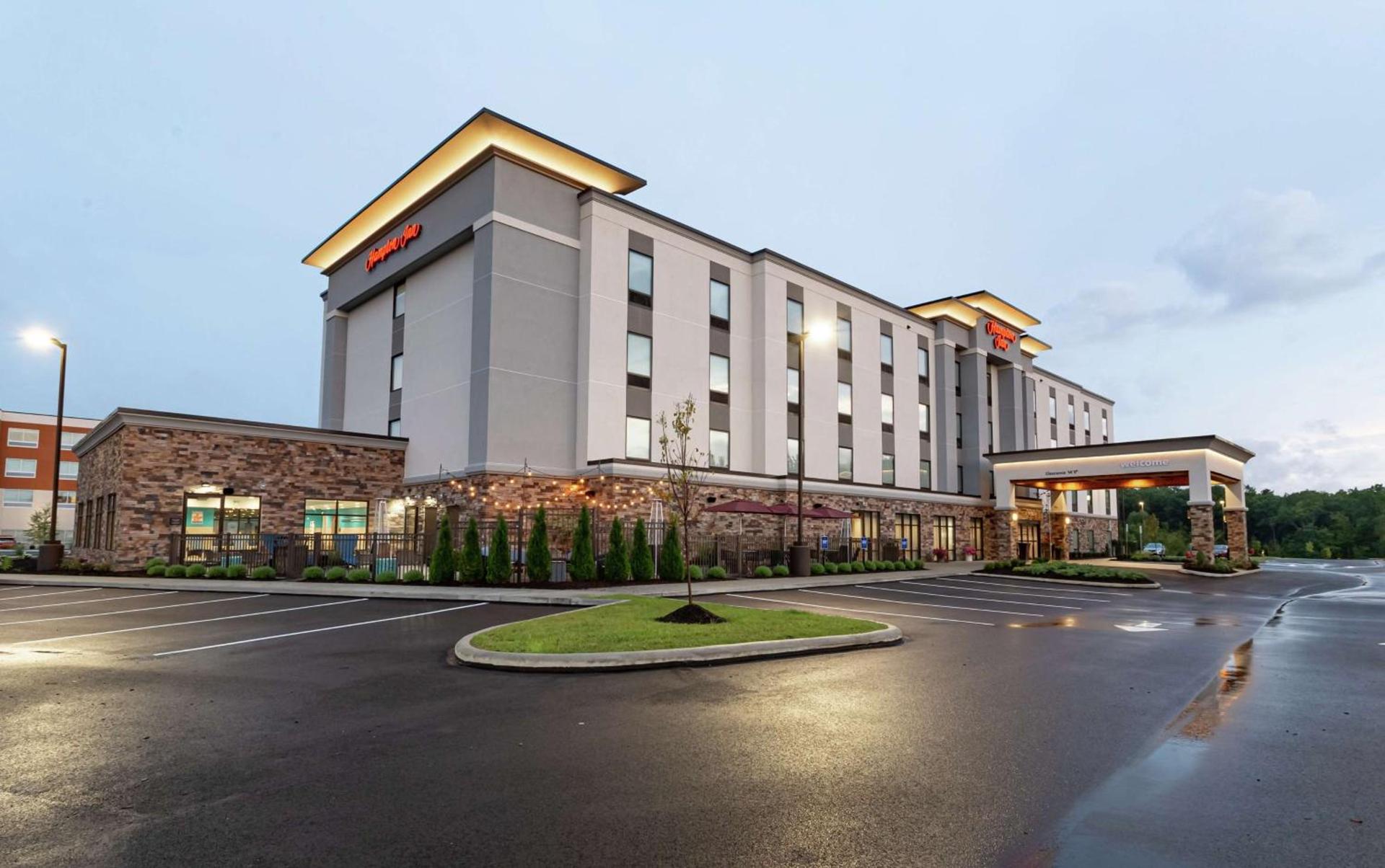 Hampton Inn Madison, OH photo 2
