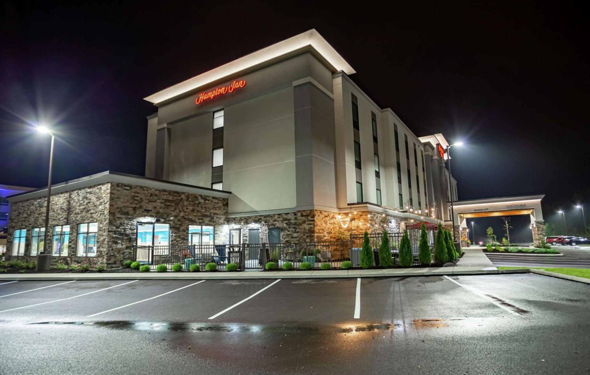 Hampton Inn Madison, OH photo 3