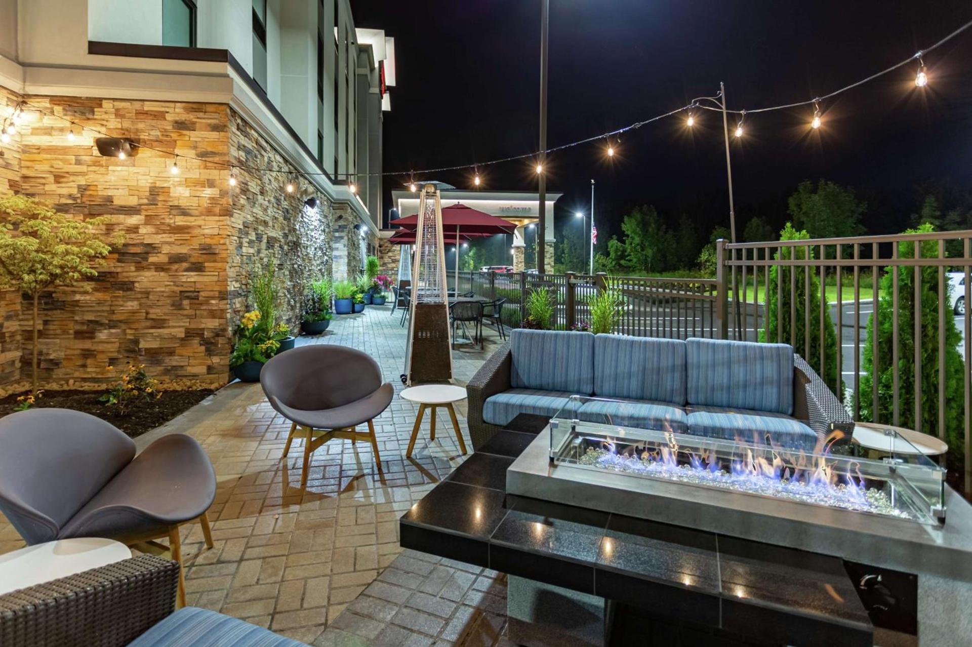Hampton Inn Madison, OH photo 6