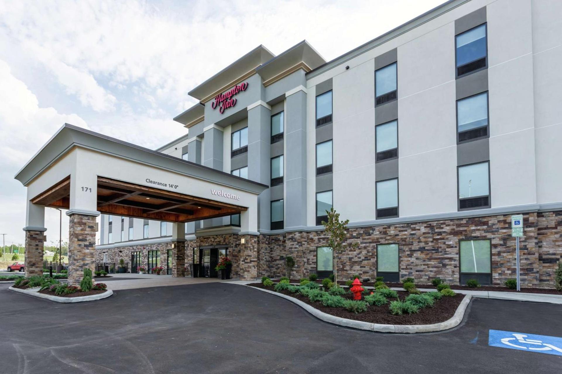 Hampton Inn Madison, OH photo 7