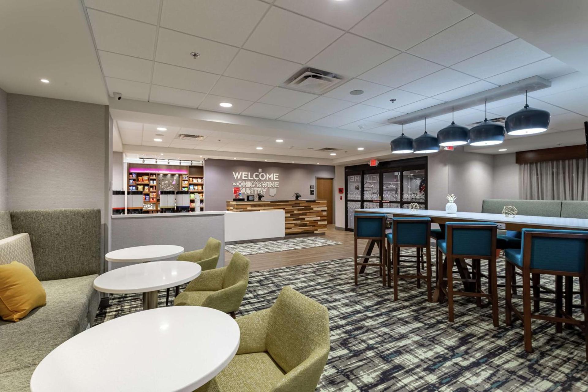 Hampton Inn Madison, OH photo 12