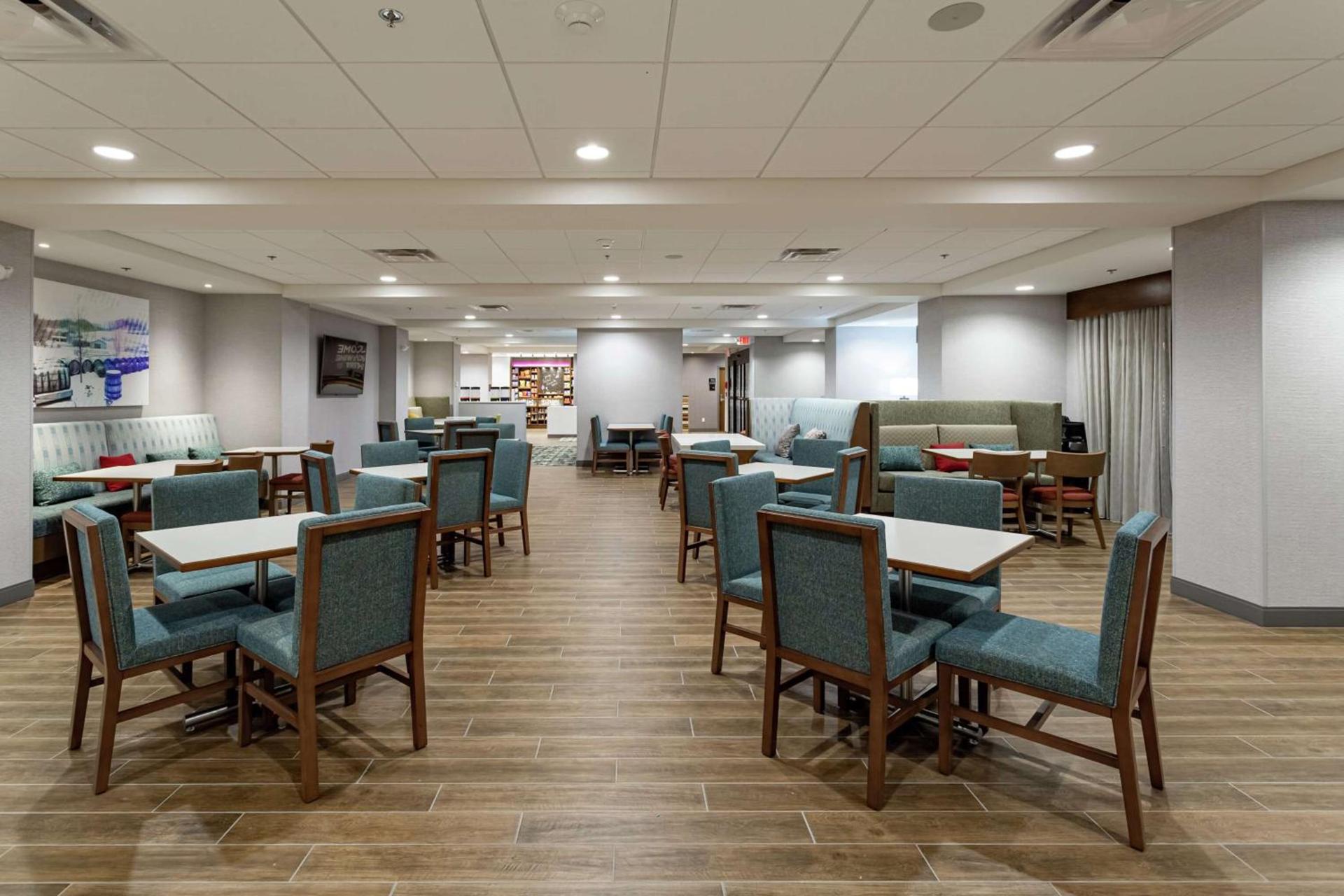 Hampton Inn Madison, OH photo 13