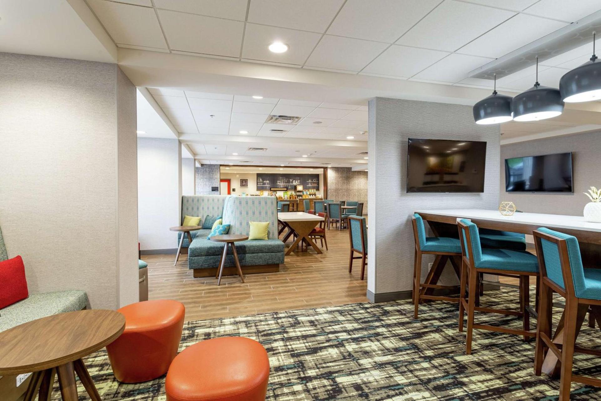 Hampton Inn Madison, OH photo 14