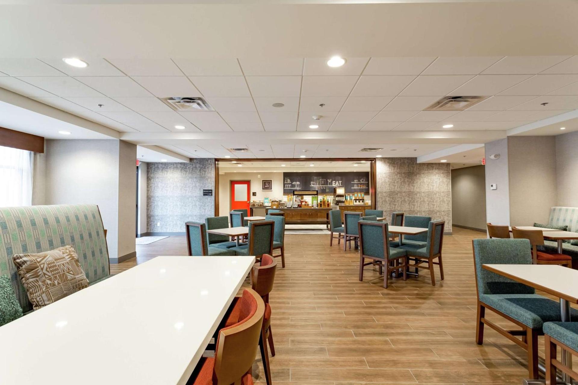Hampton Inn Madison, OH photo 21