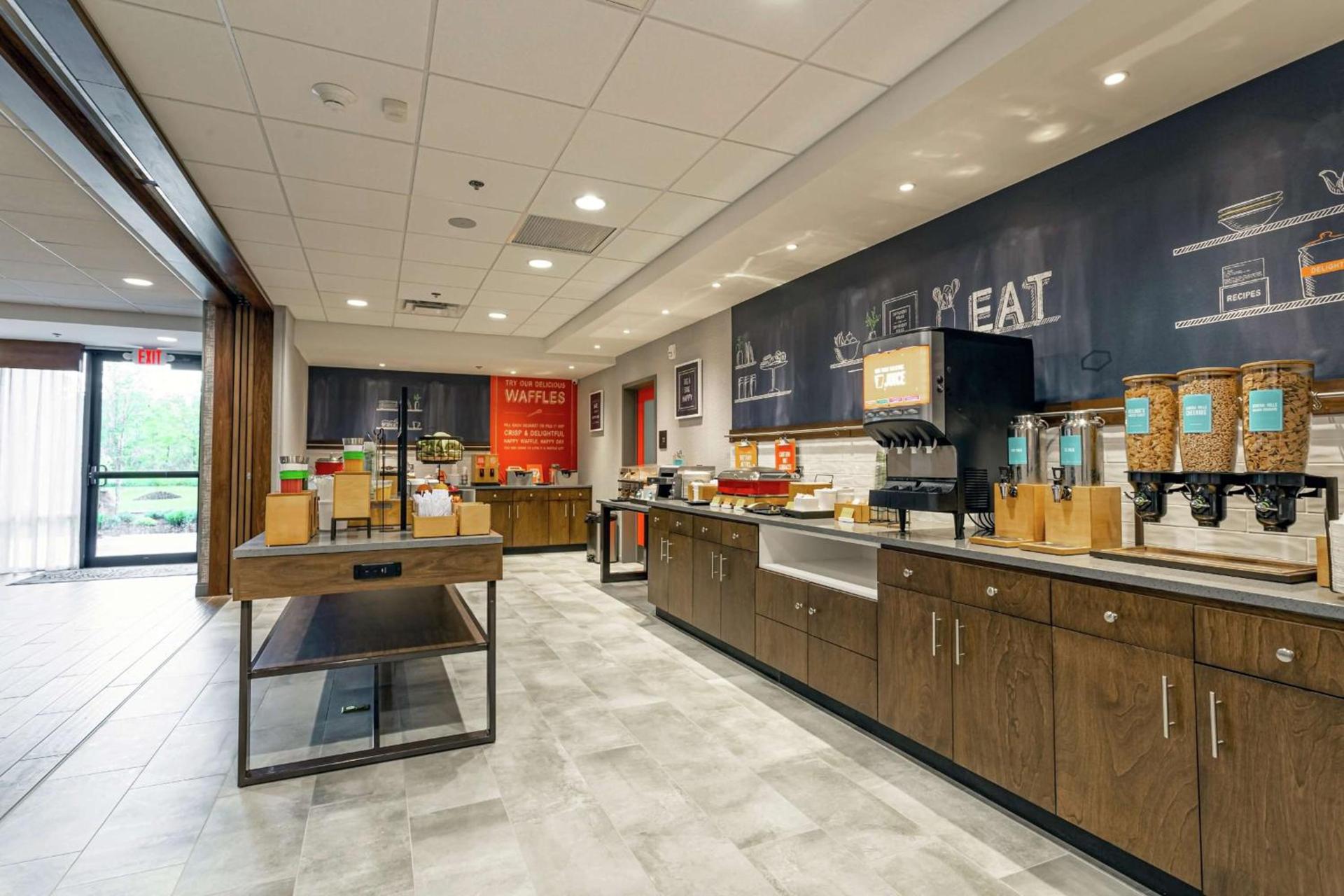Hampton Inn Madison, OH photo 22