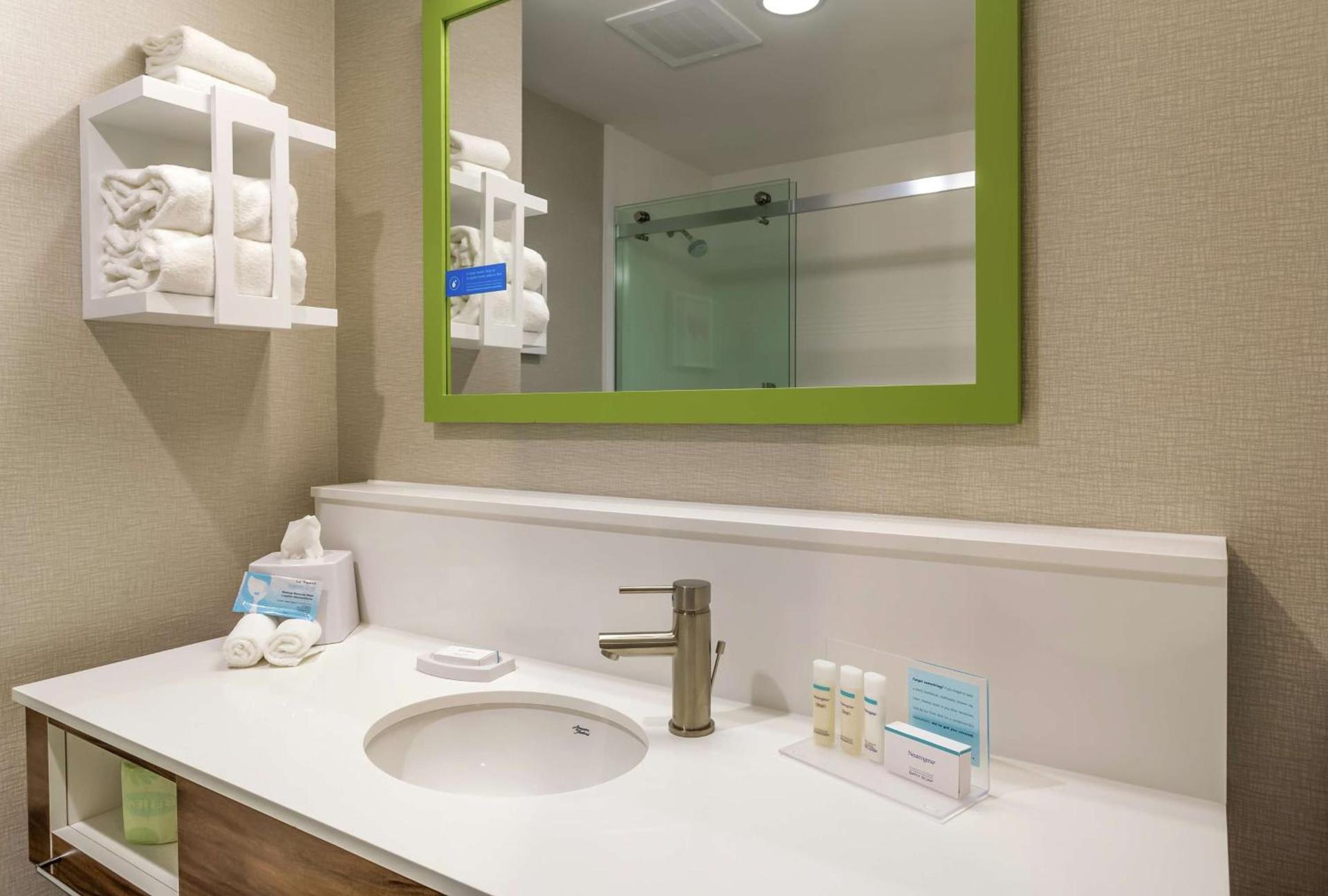 Hampton Inn Madison, OH photo 31