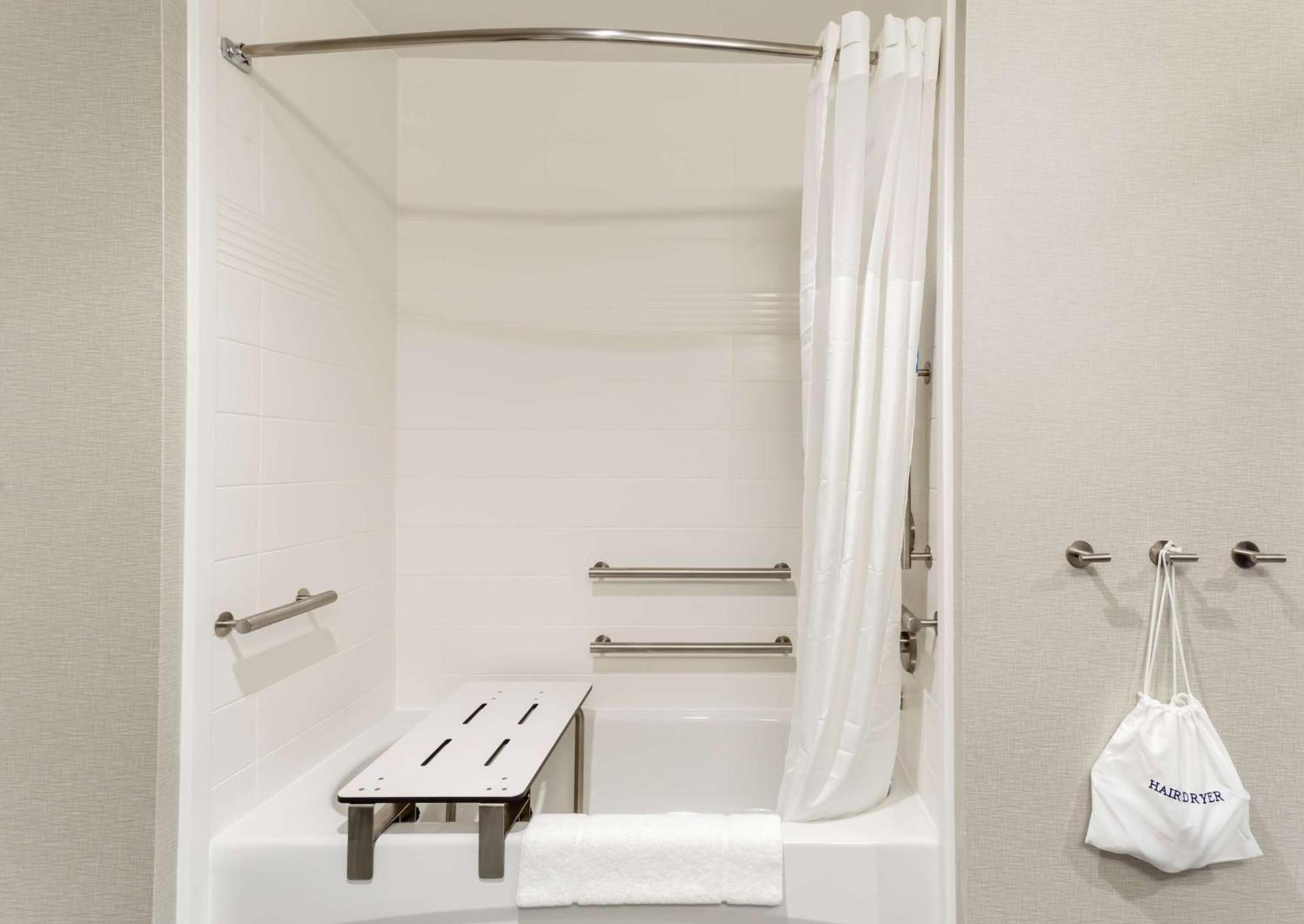 Hampton Inn Madison, OH photo 30