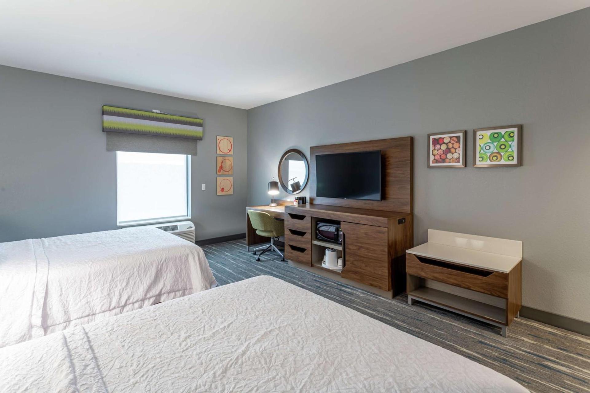 Hampton Inn Madison, OH photo 32