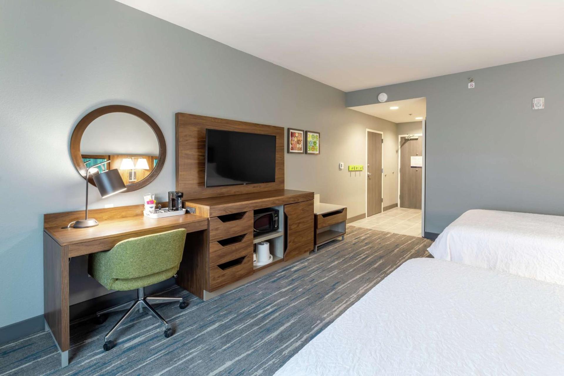 Hampton Inn Madison, OH photo 34
