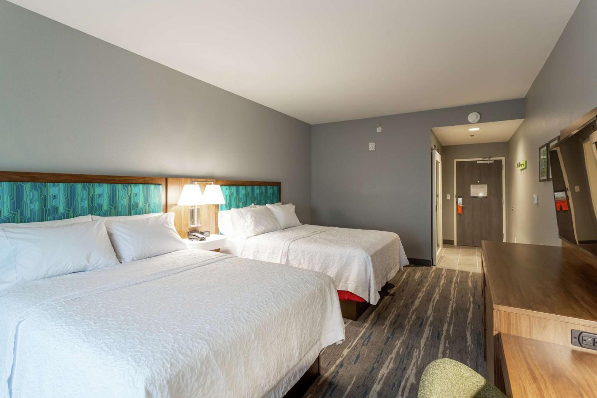 Hampton Inn Madison, OH photo 35