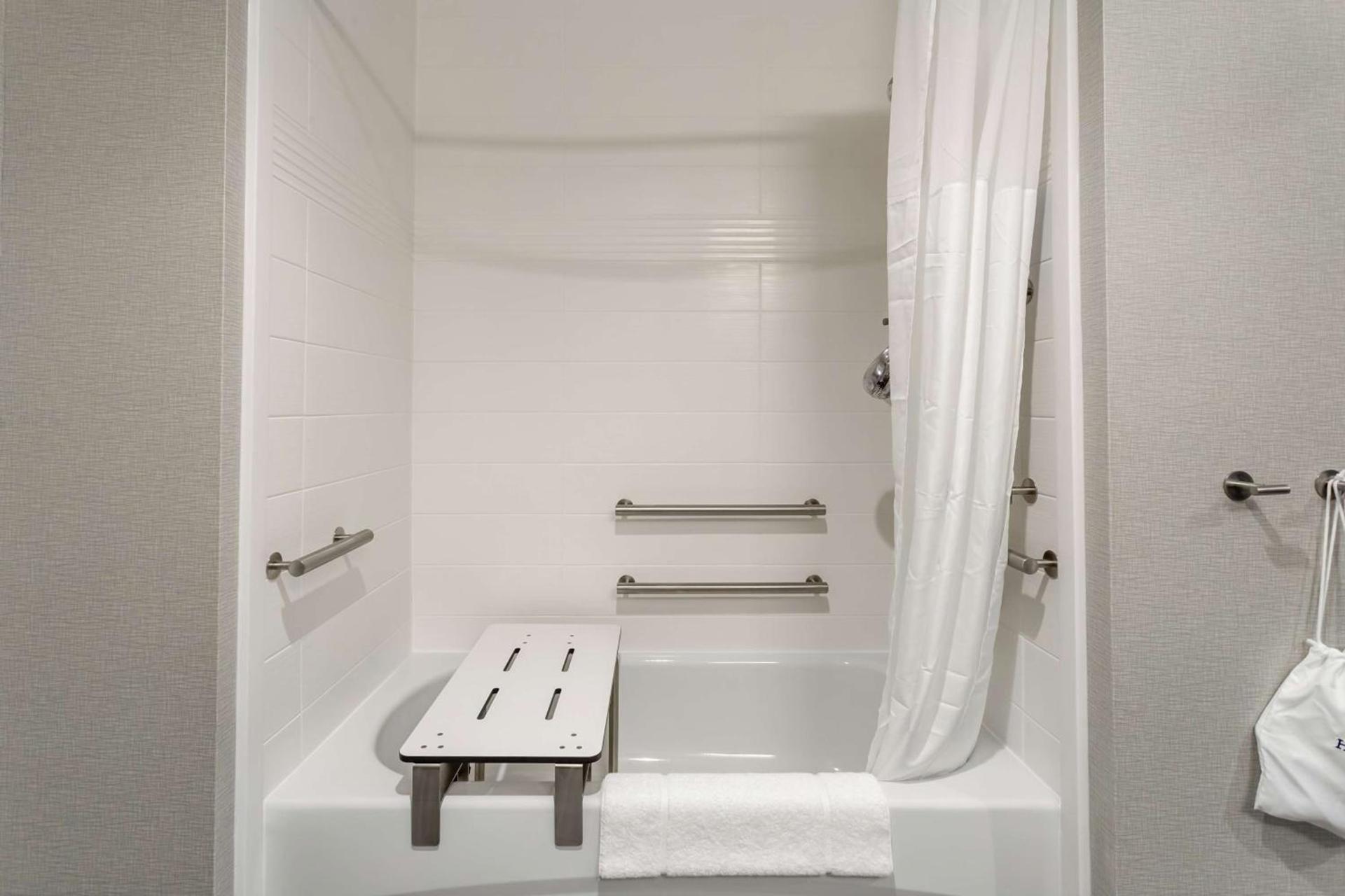 Hampton Inn Madison, OH photo 37