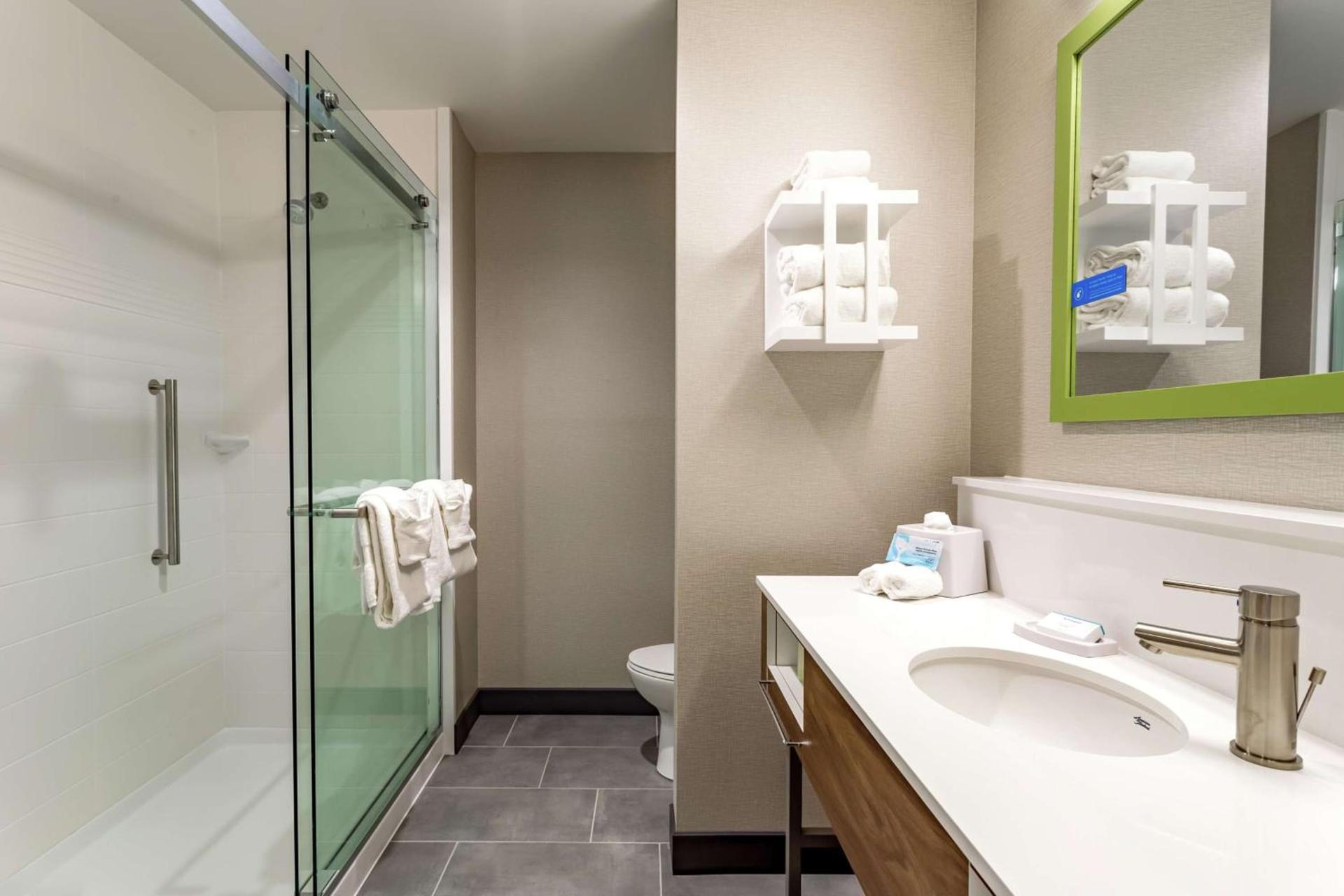 Hampton Inn Madison, OH photo 40